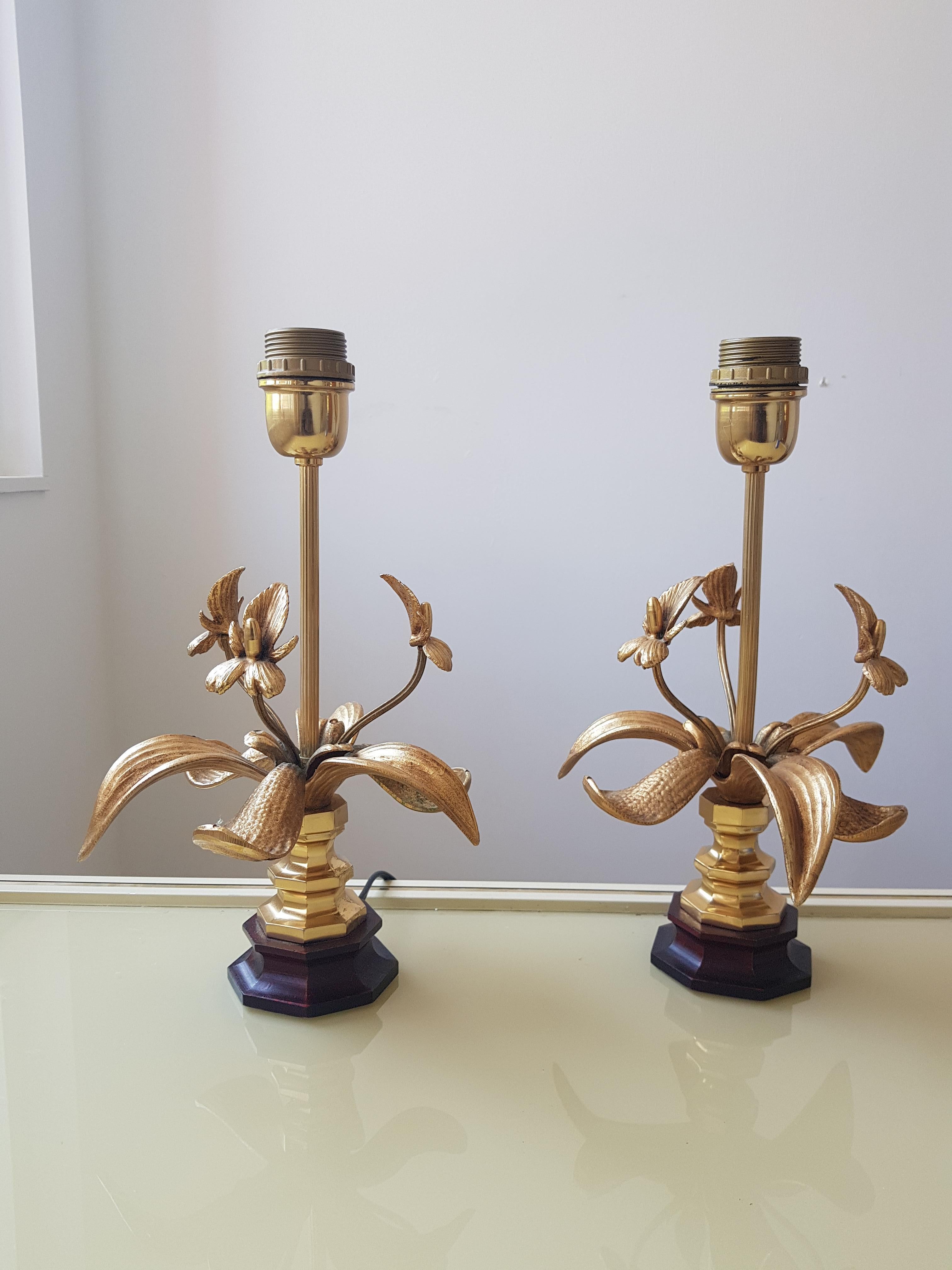 These lamps stand out, small but big in a sense of way the details, flower brass leafs and orchid blossom flower, this is a particular item which you will see in a movie, nice as a living  table room lamps or maybe in the bedroom as side table