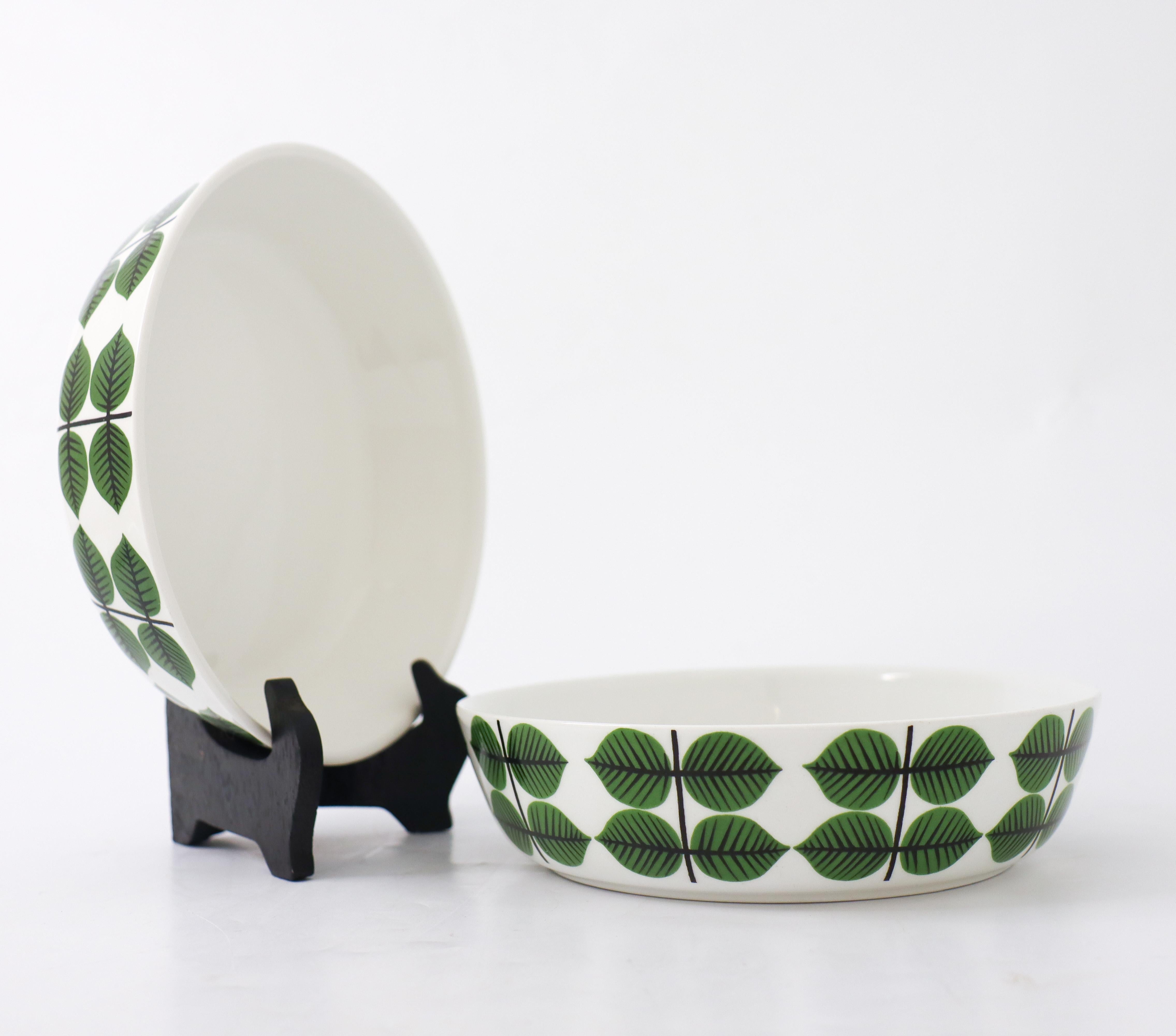 A pair of breakfast bowls in the very famous pattern Berså designed by Stig Lindberg at Gustavsberg. They are made in porcelain and are 17,3 cm in diameter. They are in very good condition except from some minor scratches and some minor mark.