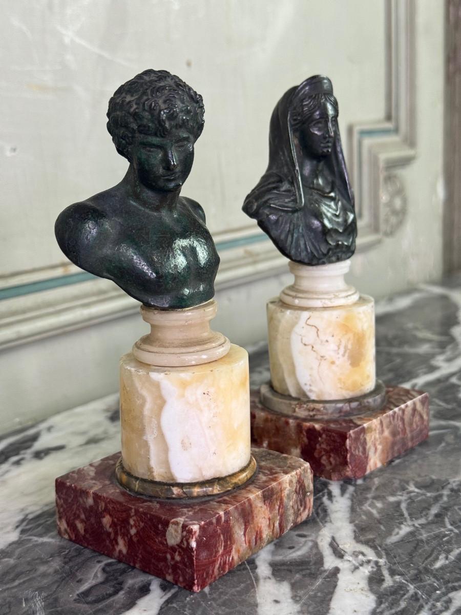 Francese Due busti in bronzo in stile antico, XVIII secolo in vendita