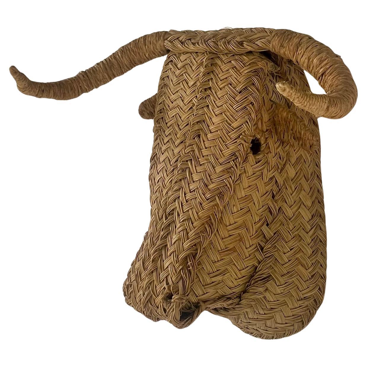 Zwei Stierköpfe, handgeflochtener Esparto,  Spanien 1960er Jahre (Spanisch) im Angebot