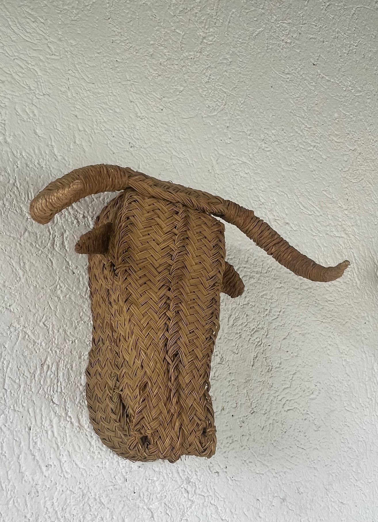 Zwei Stierköpfe, handgeflochtener Esparto,  Spanien 1960er Jahre im Zustand „Relativ gut“ im Angebot in Paris, Ile-de-France