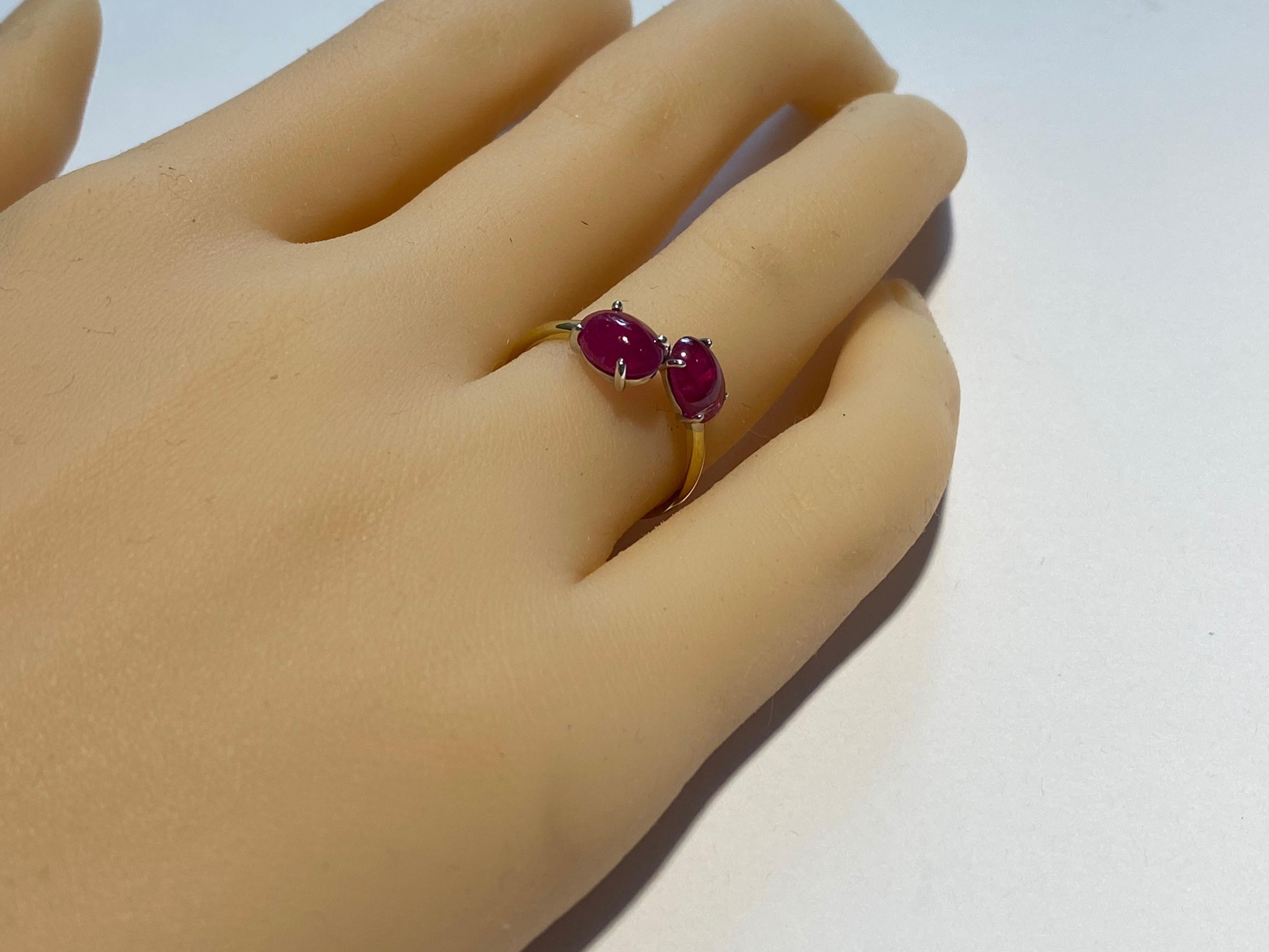 Fourteen Karats white and yellow gold double, two, cabochon ruby facing ring
Two cabochon Burma ruby weighing 3.90 carat
Rubies hue tone color is of a firebrick red                                                                       
Ring size