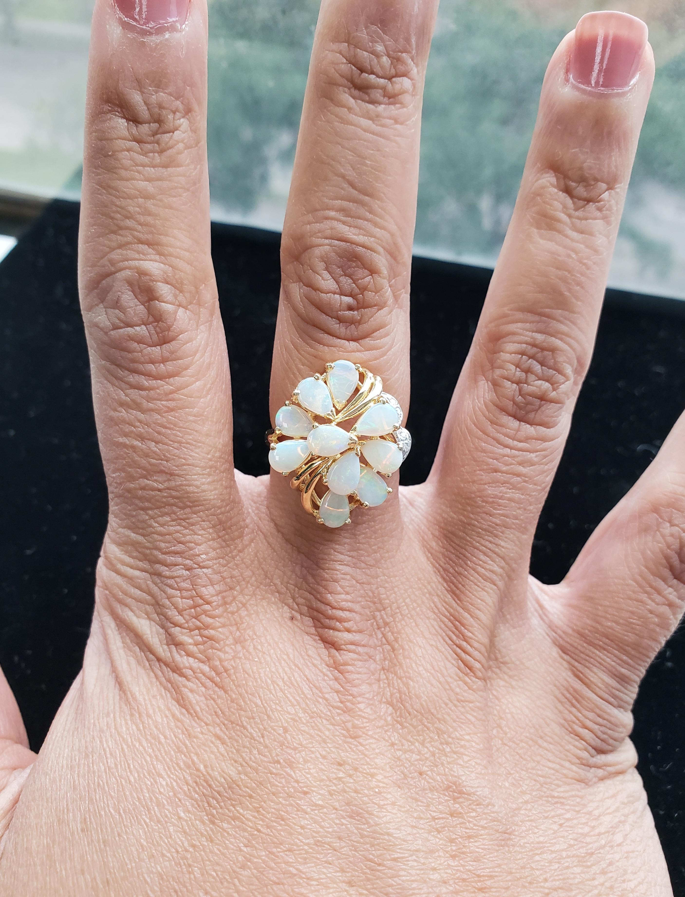 ♥ Sommaire du produit ♥

Pierre principale : Opale australienne
Approx. Opale Poids en carats : 2.00cttw
Matériau du bracelet : Or jaune 14k
Taille de la pierre : Poire

**En raison du caractère unique de la pierre d'opale, des éclats de couleurs