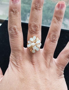 Zwei Karat Cluster birnenförmiger Opalring 14k Gelbgold