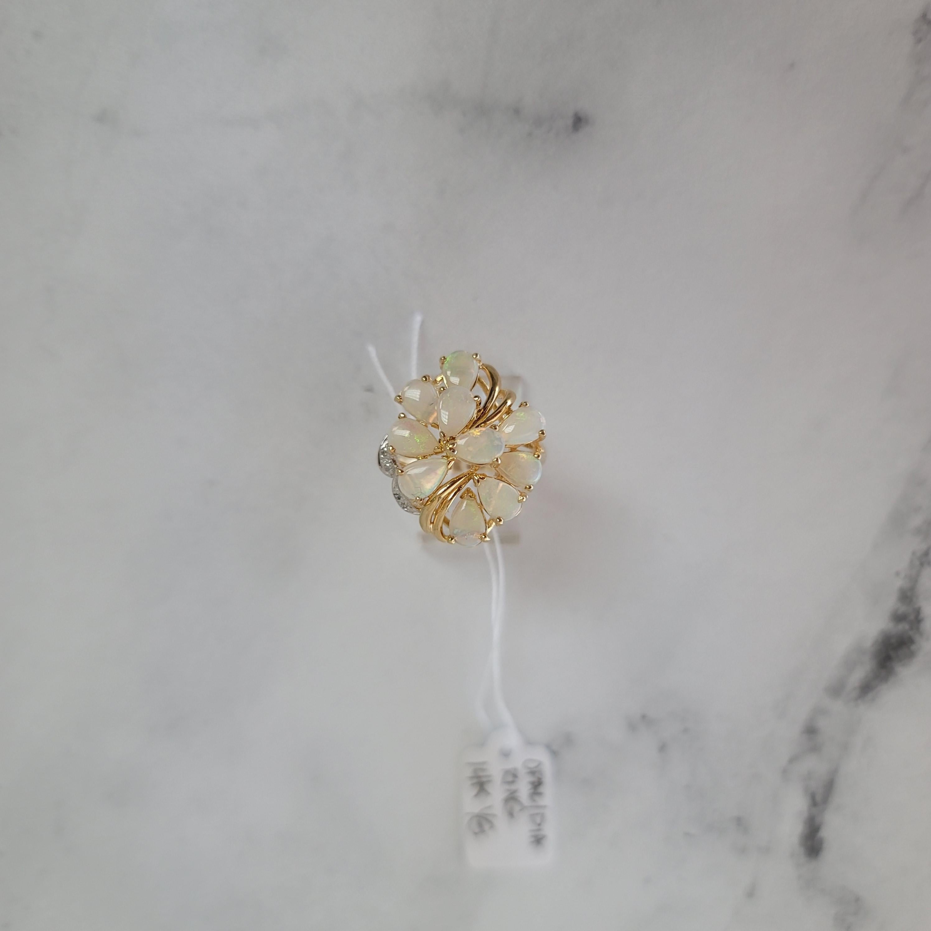 Bague en or jaune 14 carats avec opale en forme de poire en grappe de deux carats Unisexe en vente