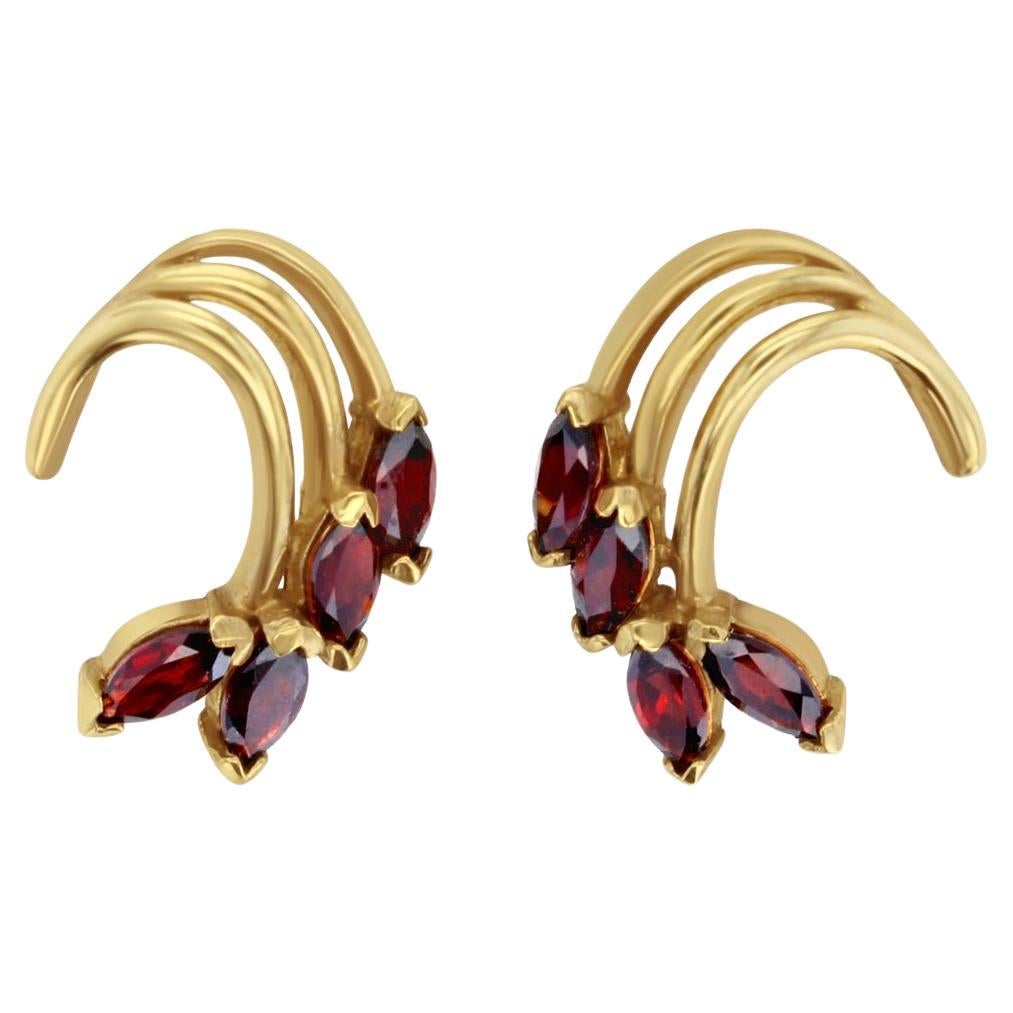 Boucles d'oreilles en grenat de deux carats avec accent en or jaune 14k en vente