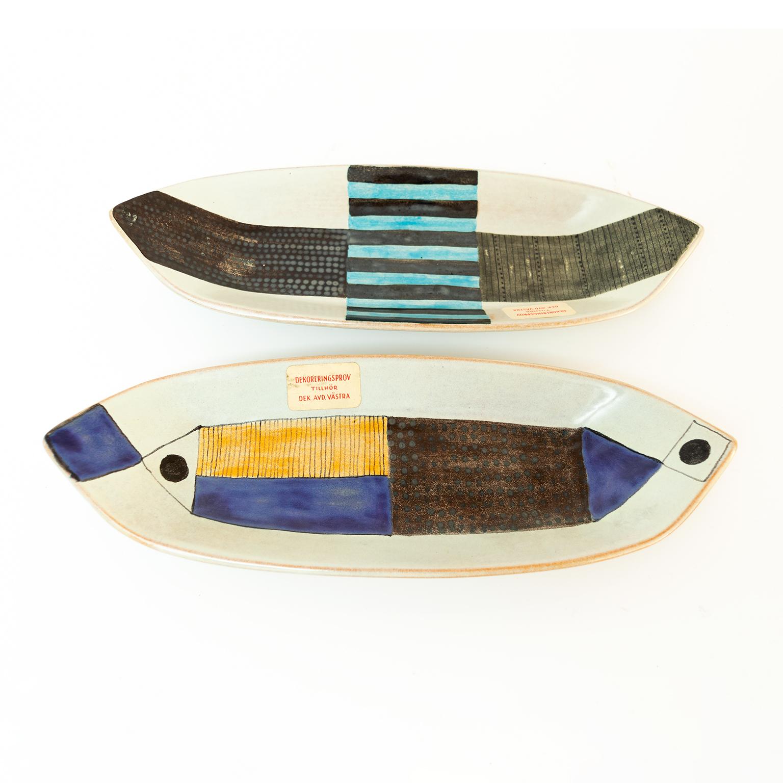 Two Scandinavian modern ceramic dishes with hand decorated geometric patterns. These dishes are from a collaboration series by Carl Harry Stålhane and Aune Laukkanen for Rörstrand, circa 1950s. 

Measures: Length 12.75“, width 4.75“, height 2“.
 