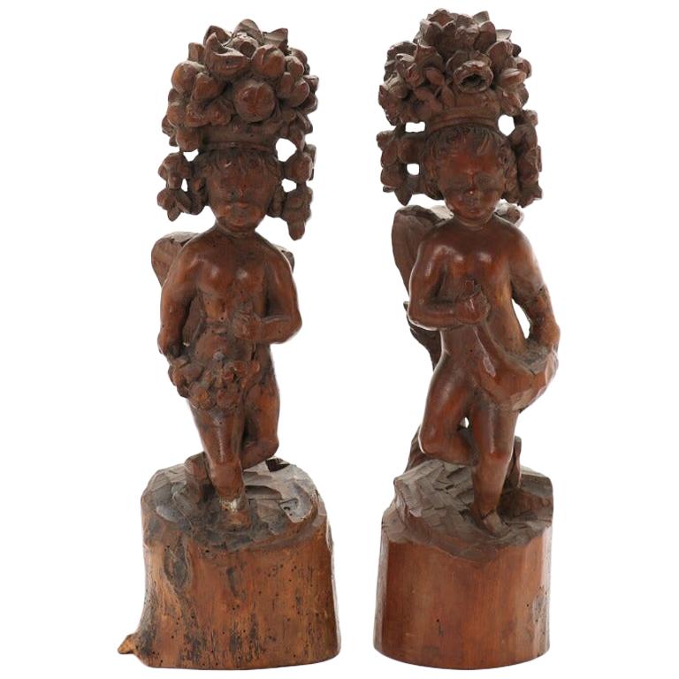Two Carved Wood 18th Century Baroque Cupids, with Crown of Foliage For Sale