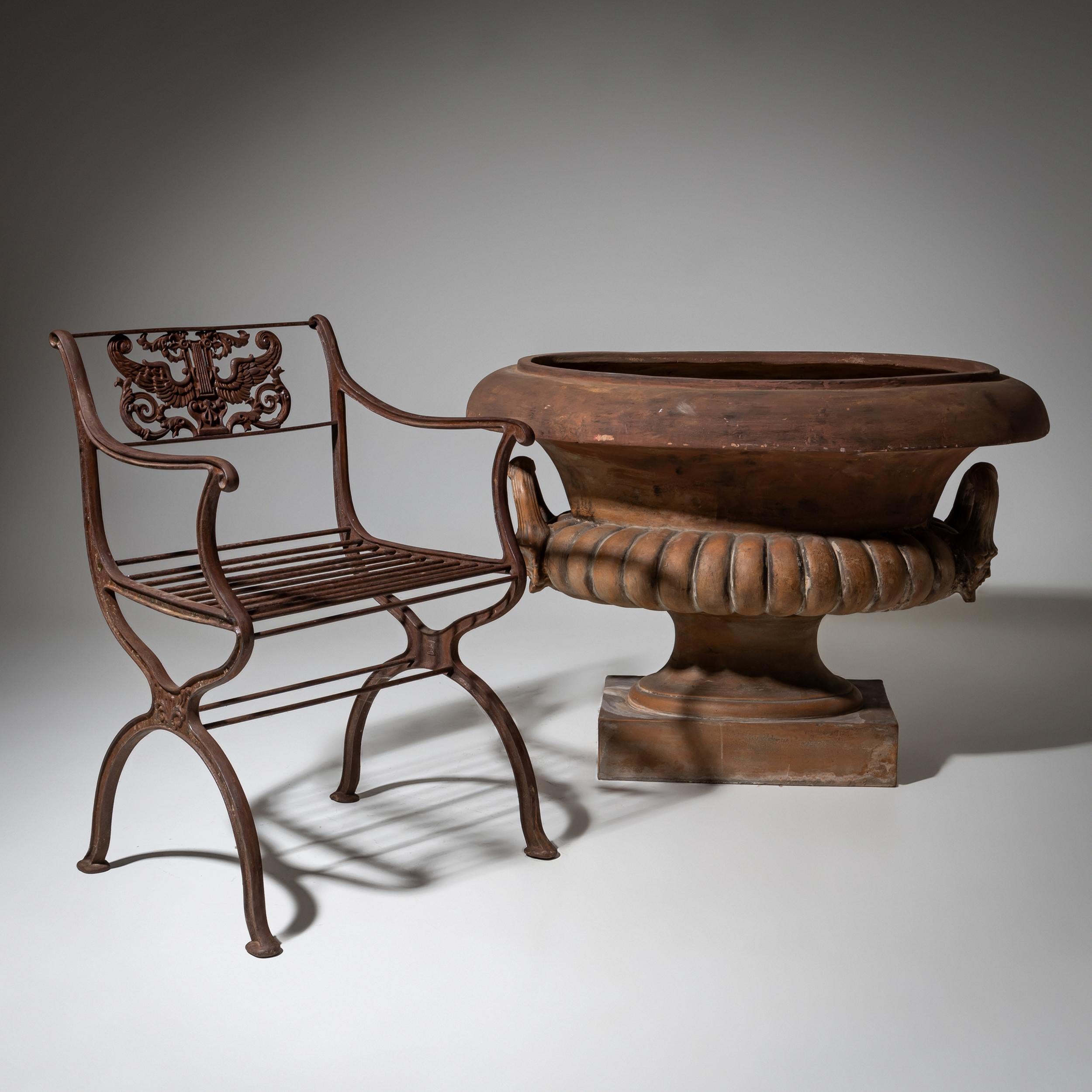 Two Cast Iron Garden Chairs After Karl F. Schinkel, Lauchhammer Foundry, 20th C. For Sale 2