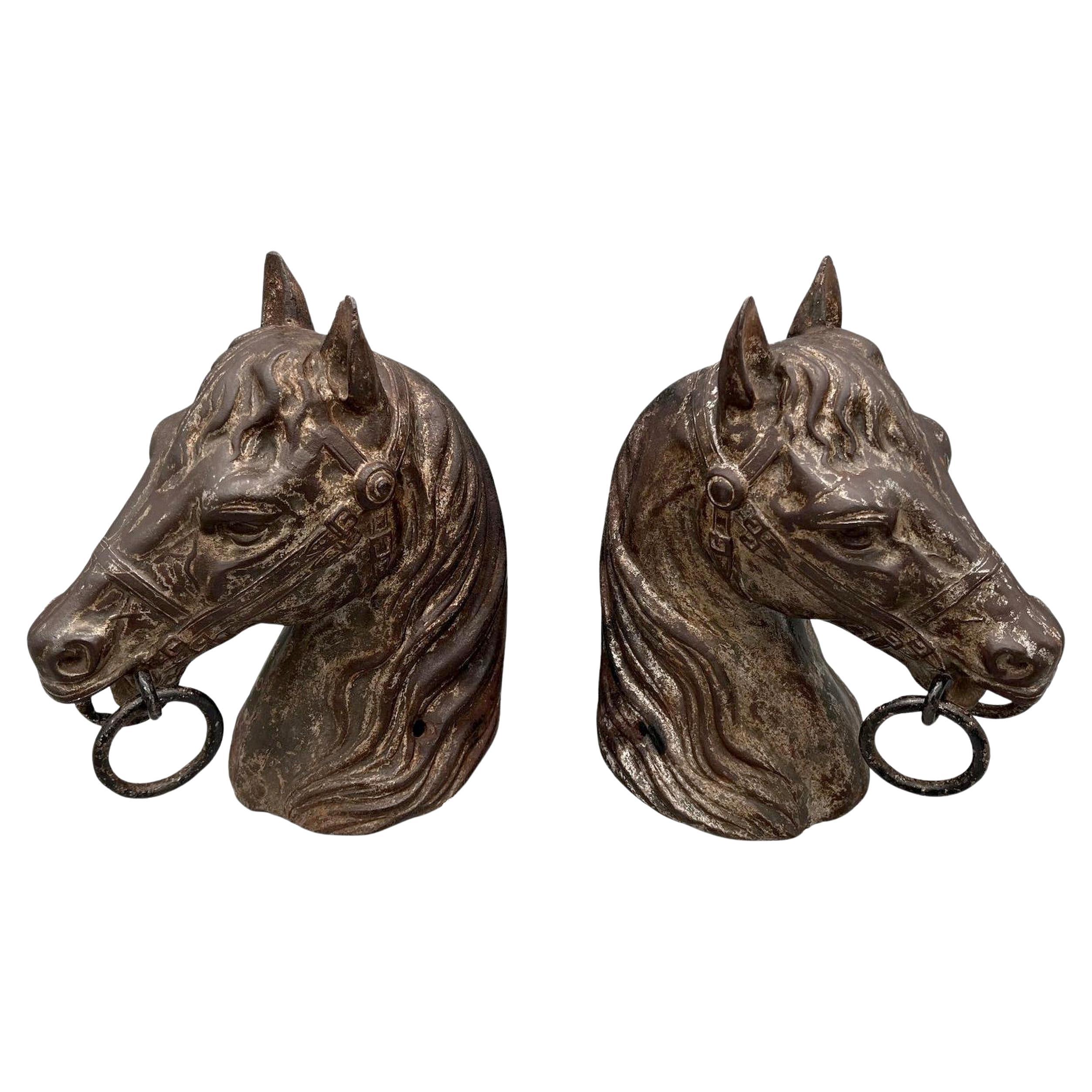 Dos cabezas de caballo de hierro fundido Francia, hacia 1900 / 1920