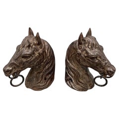 Dos cabezas de caballo de hierro fundido Francia, hacia 1900 / 1920