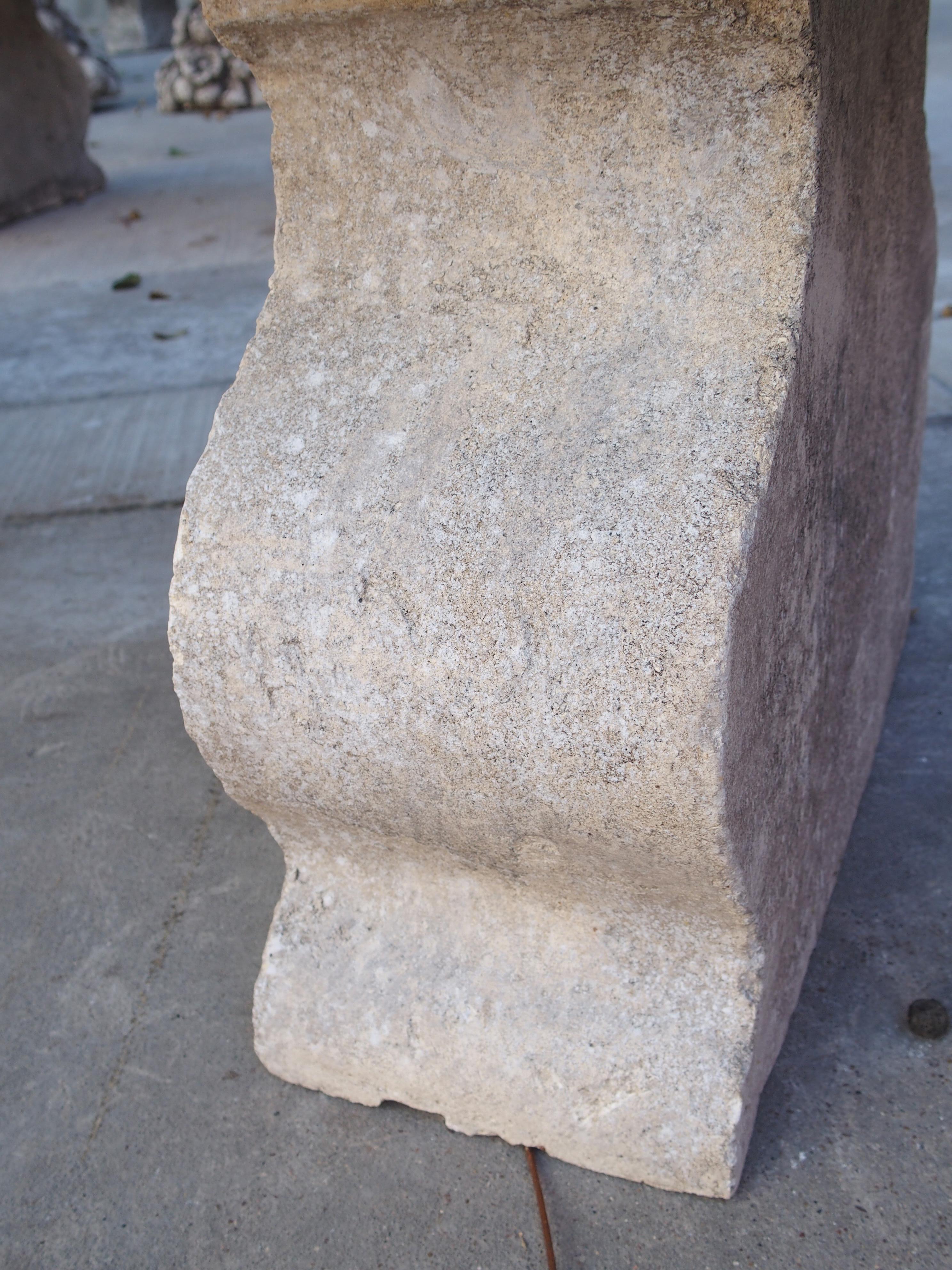 Dos bancos de parque de piedra caliza fundida del sur de Italia 9