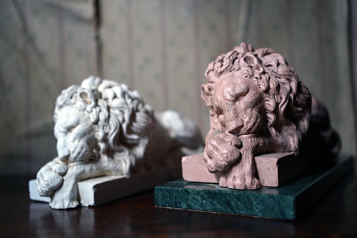 Two Cast Plaster Models of Lions, after Antonio Canova In Good Condition In Bedford, Bedfordshire