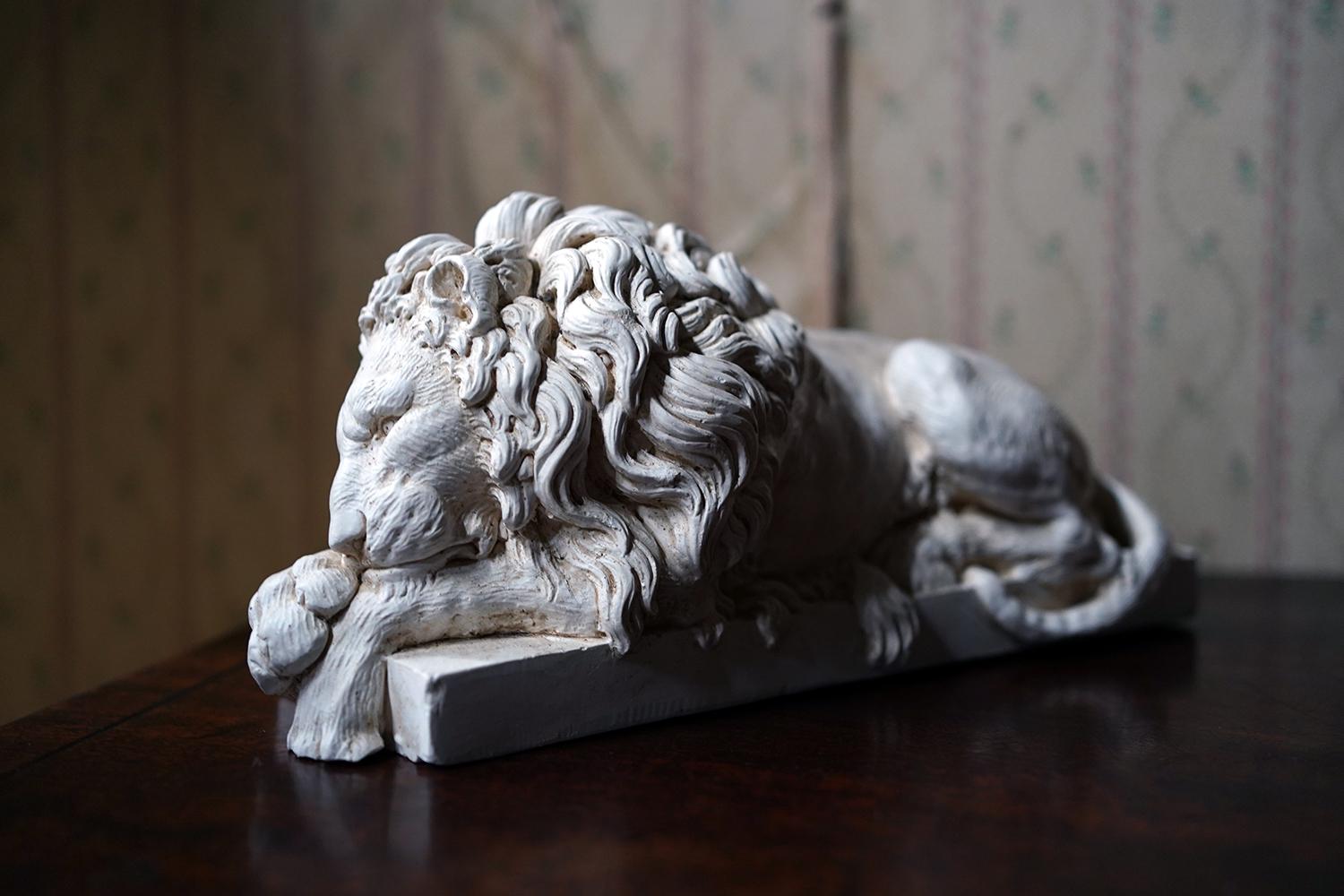Serpentine Two Cast Plaster Models of Lions, after Antonio Canova