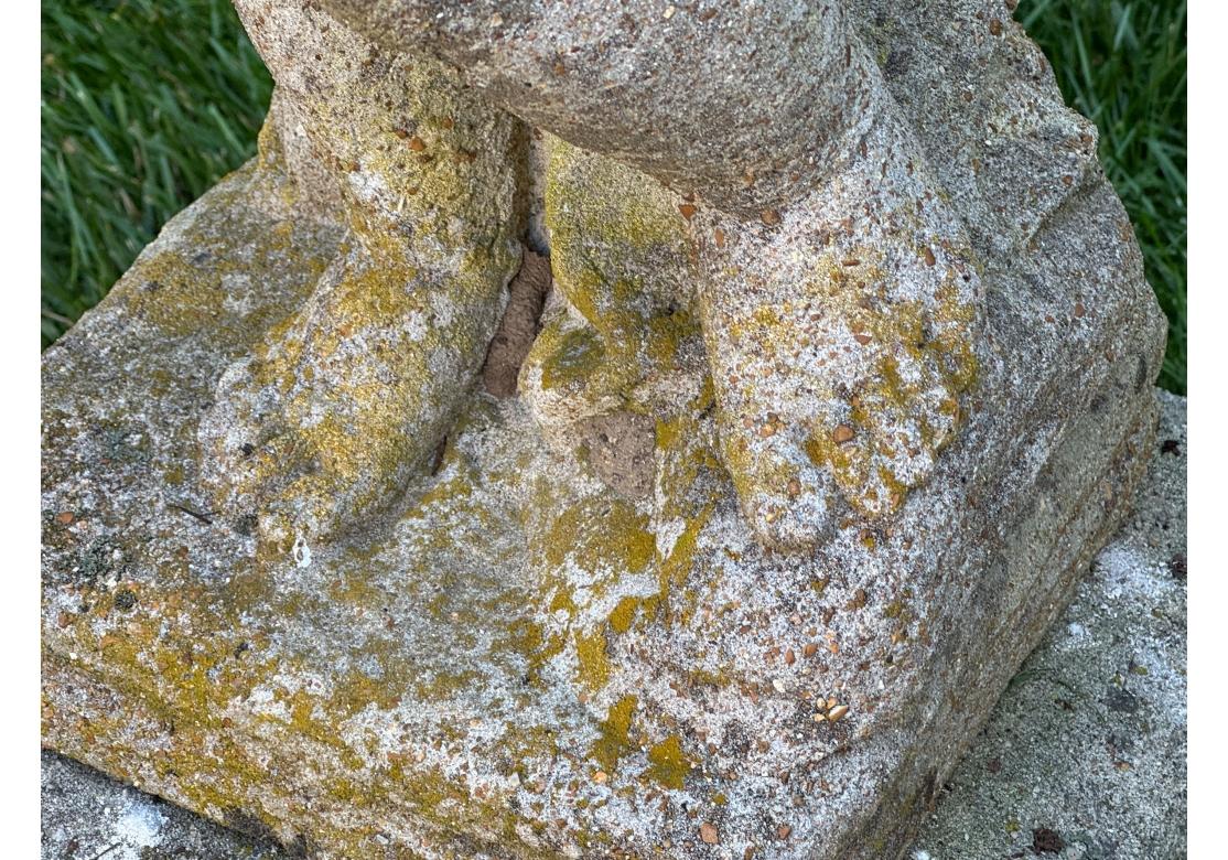 Due cherubini in pietra fusa su plinti dai giardini botanici del Bronx in vendita 4