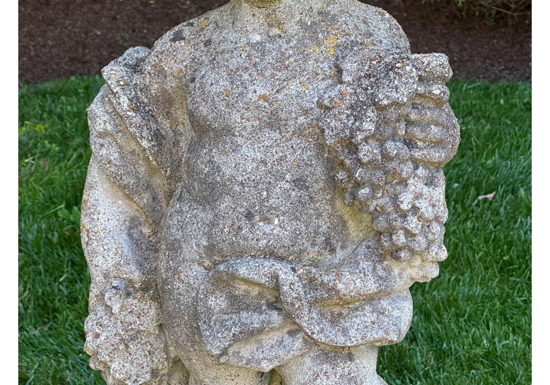 Due cherubini in pietra fusa su plinti dai giardini botanici del Bronx in vendita 13