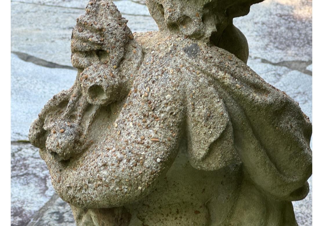 Neoclassico Due cherubini in pietra fusa su plinti dai giardini botanici del Bronx in vendita