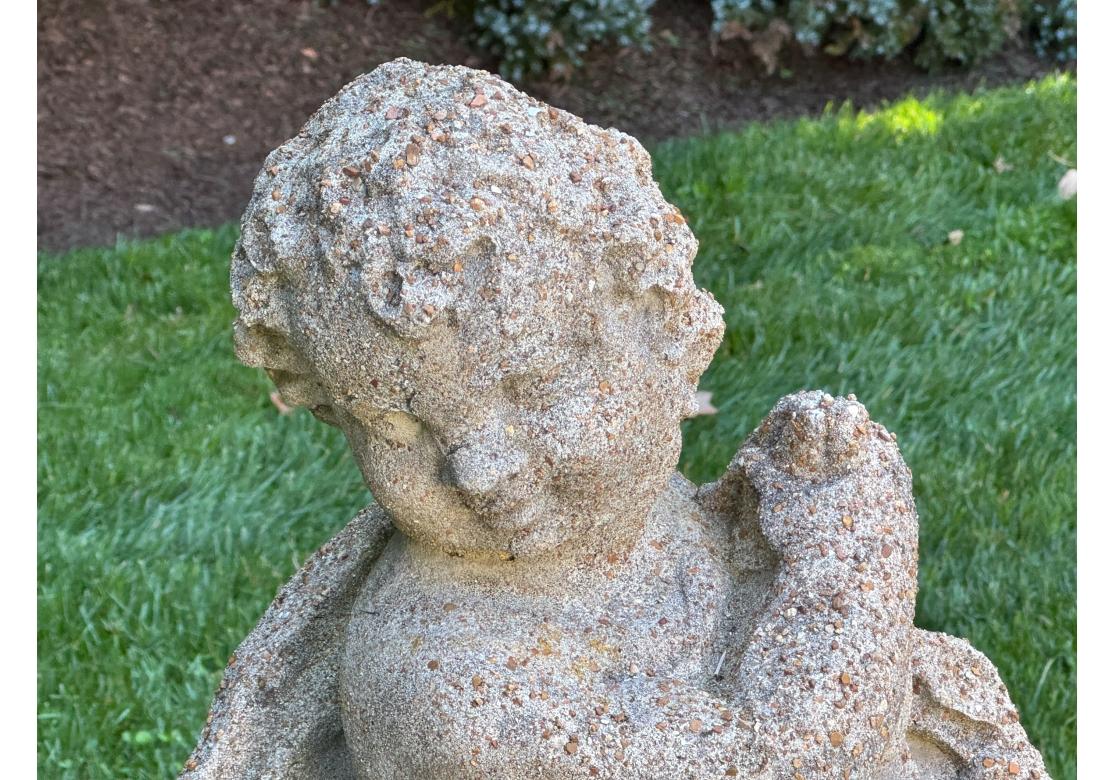 Due cherubini in pietra fusa su plinti dai giardini botanici del Bronx in vendita 2