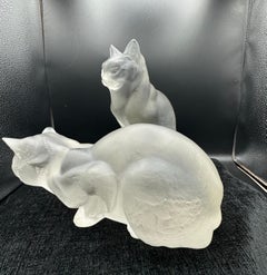 Deux chats de René Lalique en verre dépoli