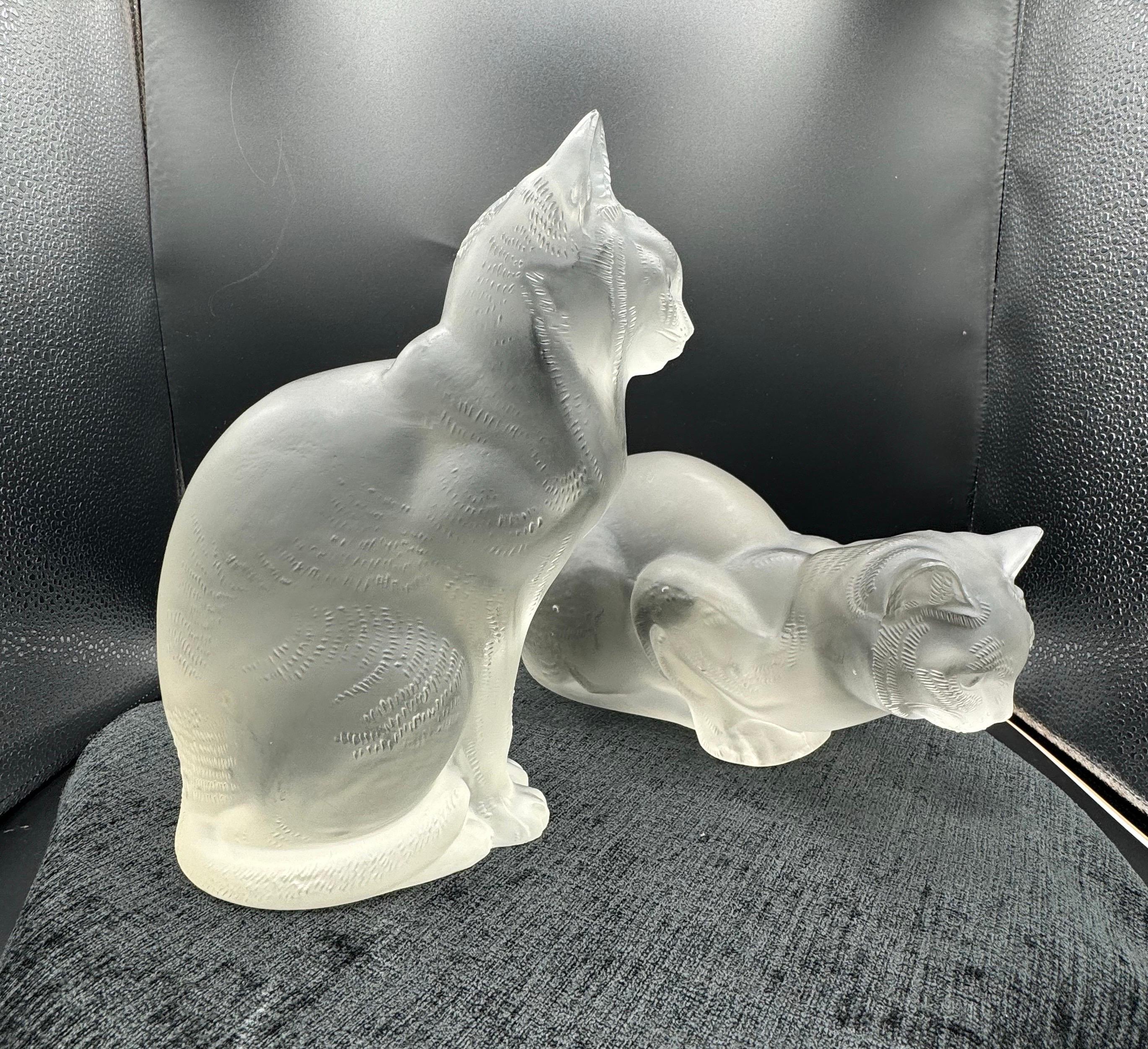 Two Cat by René Lalique in frosted glass In Good Condition For Sale In Huntington, NY