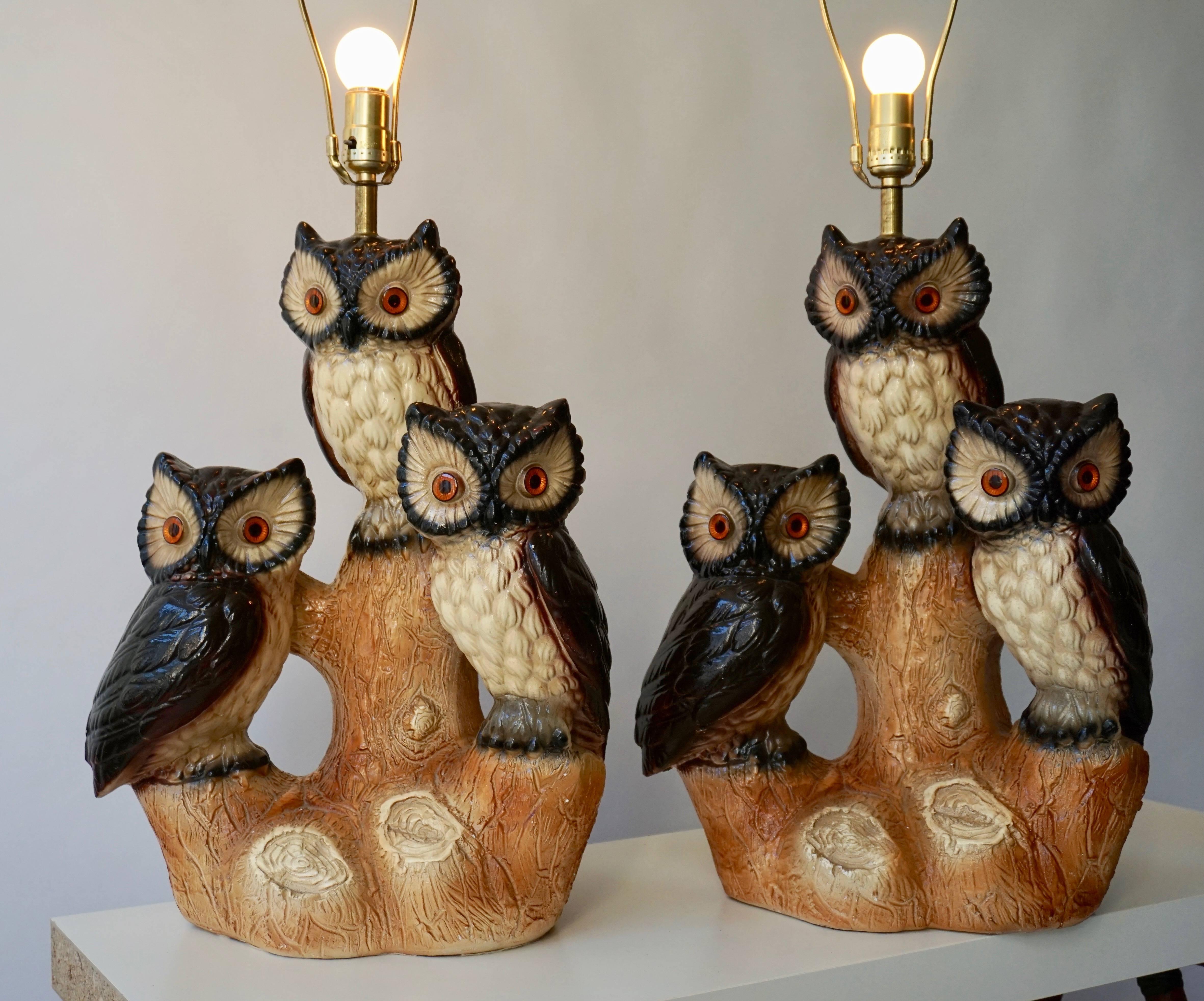 Two table lamps with owls.

Measures: 
Height ceramic base 50 cm.
Total height 77 cm.