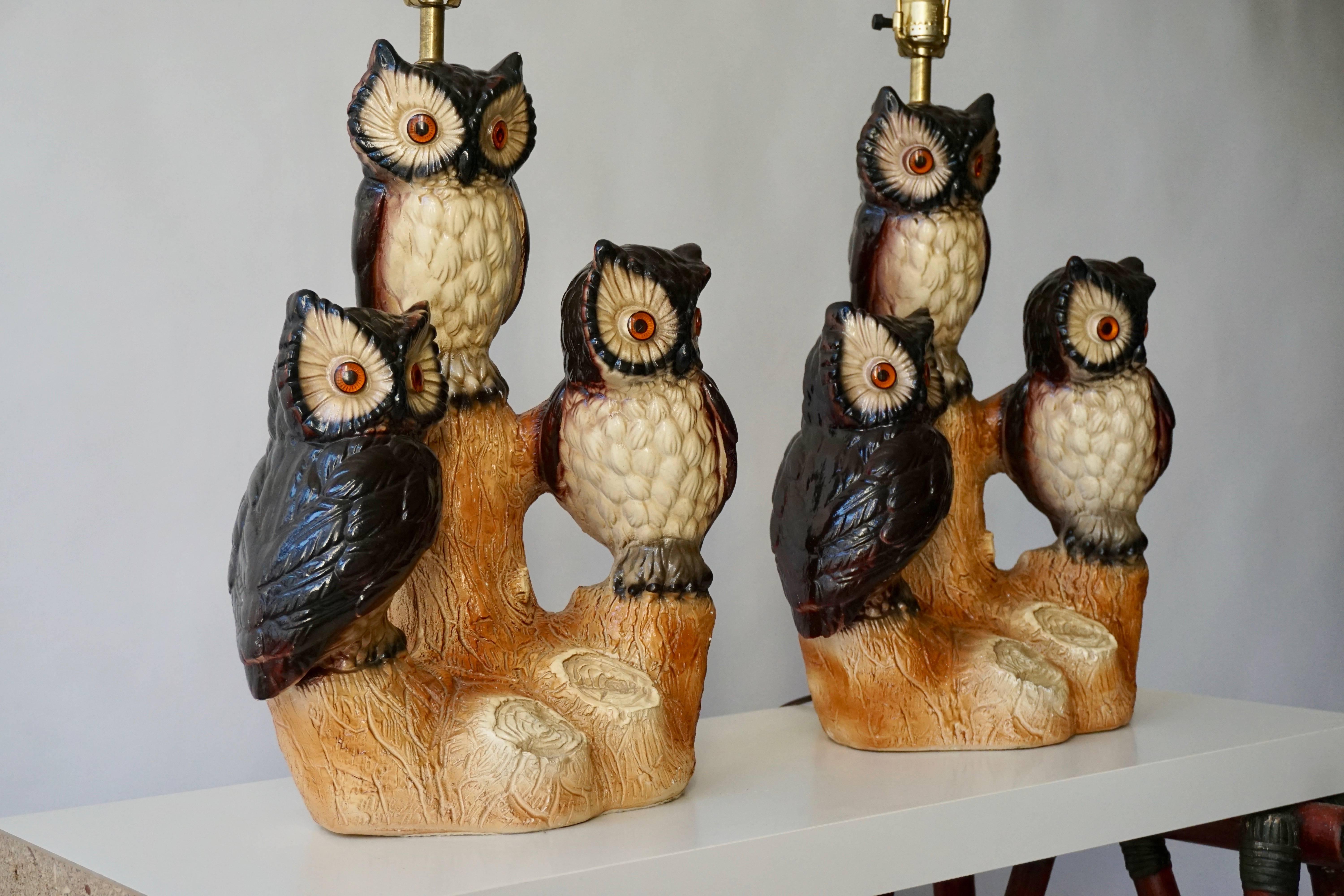 20ième siècle Deux lampes de table hibou en plâtre en vente