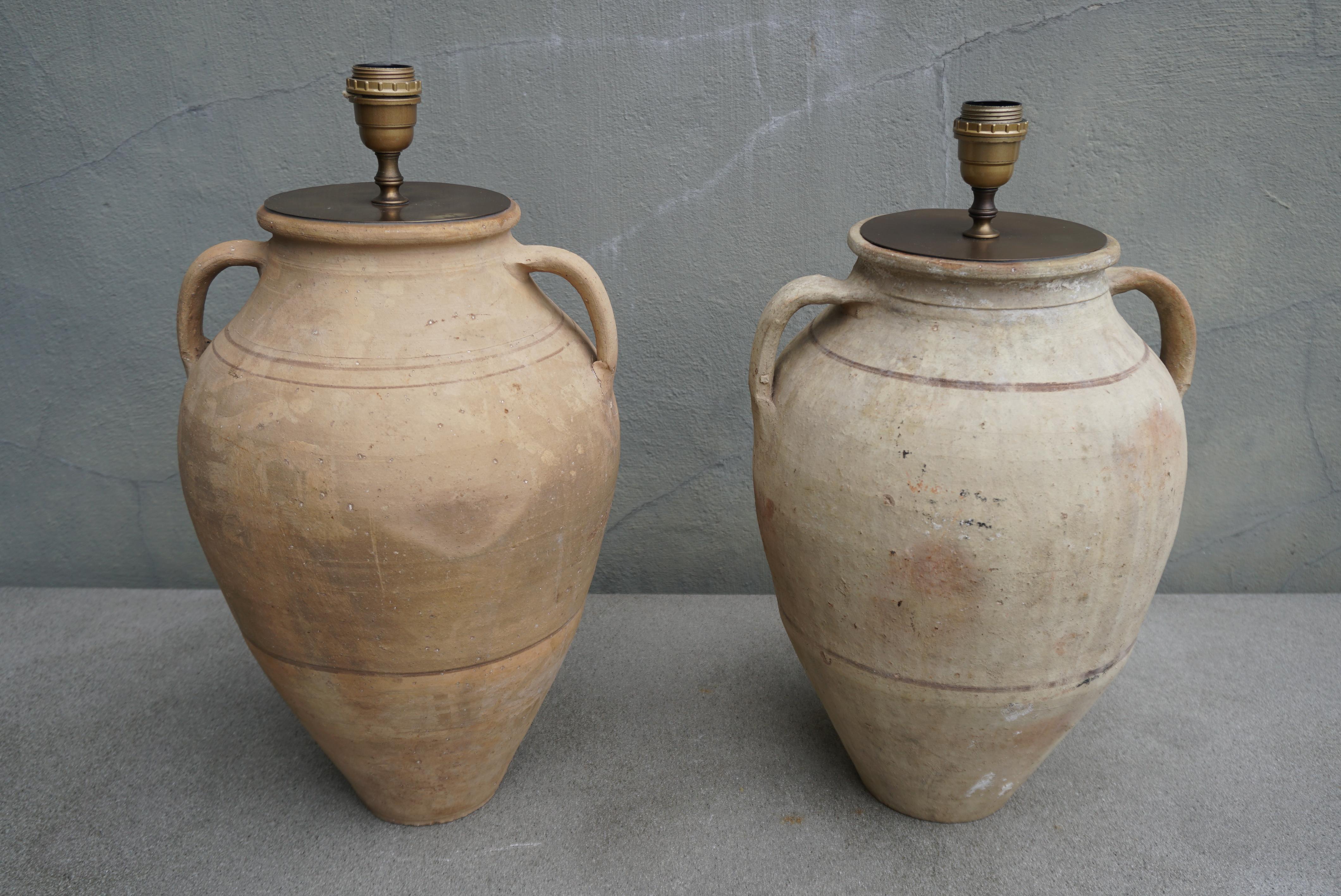 Two Rustic Creme Ceramic Urn Amphora Lamps In Good Condition For Sale In Antwerp, BE