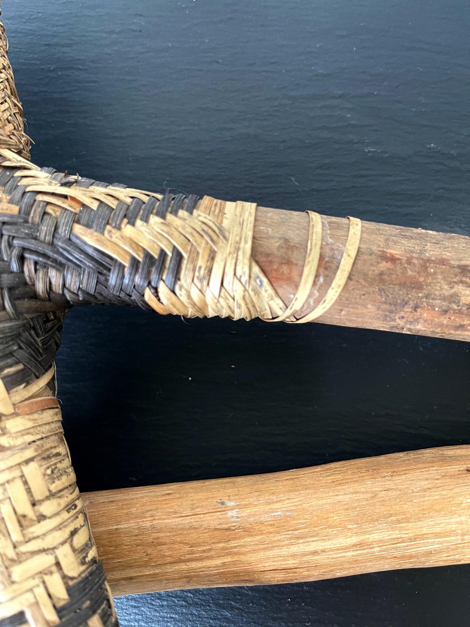 Zwei Zeremonielle Waffen aus den Highlands von Papua-Neuguinea Provenienz im Angebot 6