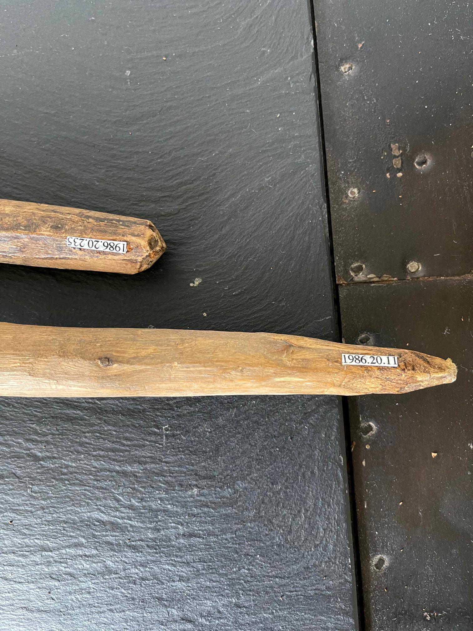 Deux armes cérémoniales provenant des régions montagneuses de Papouasie-Nouvelle-Guinée en vente 7