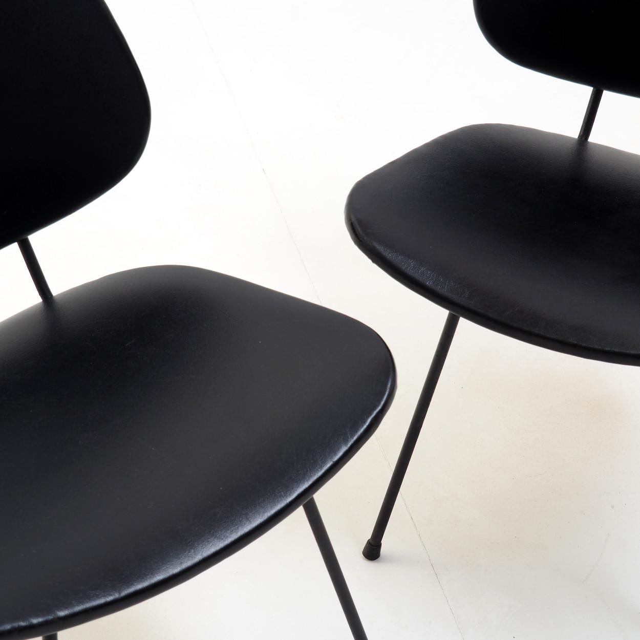 Entworfen von W.H.Gispen für die niederländische Firma Kembo, Stühle (Niederländisch) im Angebot