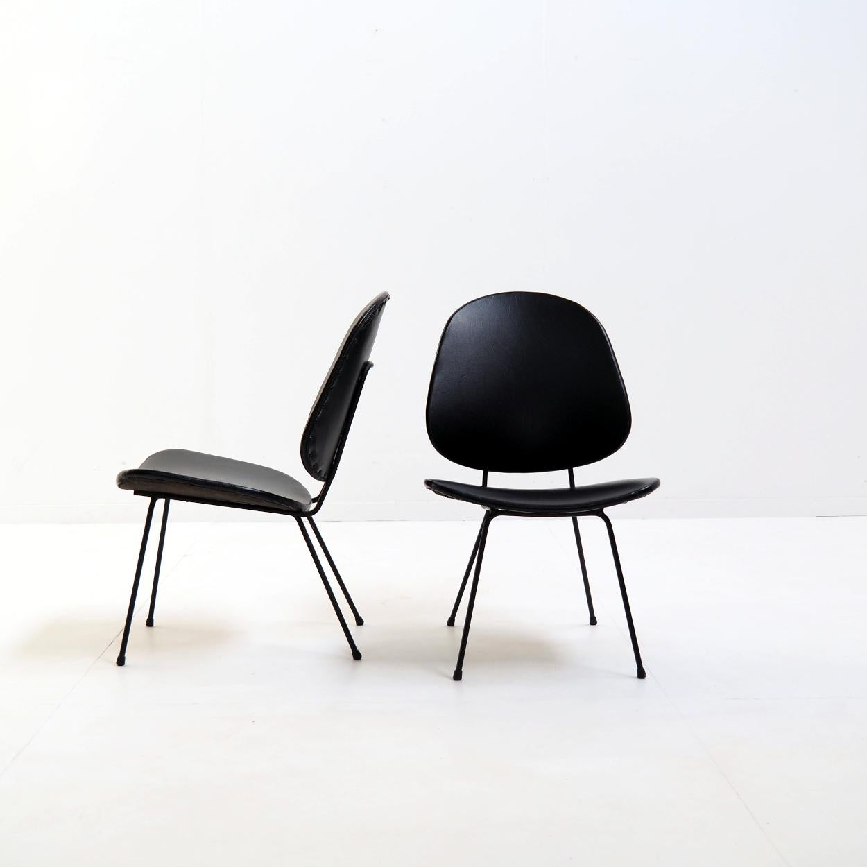 Entworfen von W.H.Gispen für die niederländische Firma Kembo, Stühle (Stahl) im Angebot