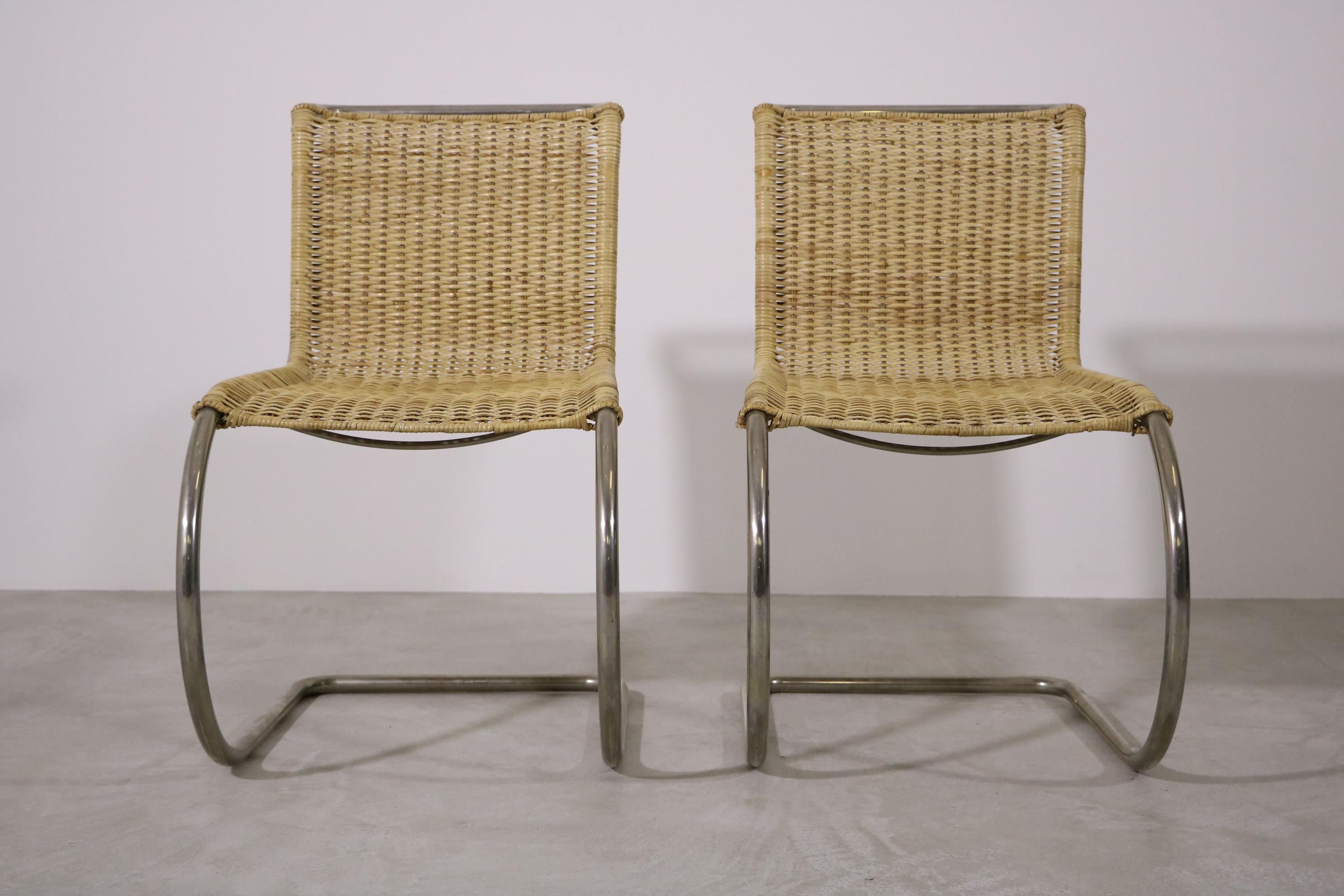 En bon état d'origine, avec des signes mineurs d'âge et d'utilisation, qui ont préservé une belle patine.

Ces deux chaises luge vintage ont été fabriquées par Tecta en Allemagne vers 1960.

Ludwig Mies van der Rohe a conçu le chef-d'œuvre B42