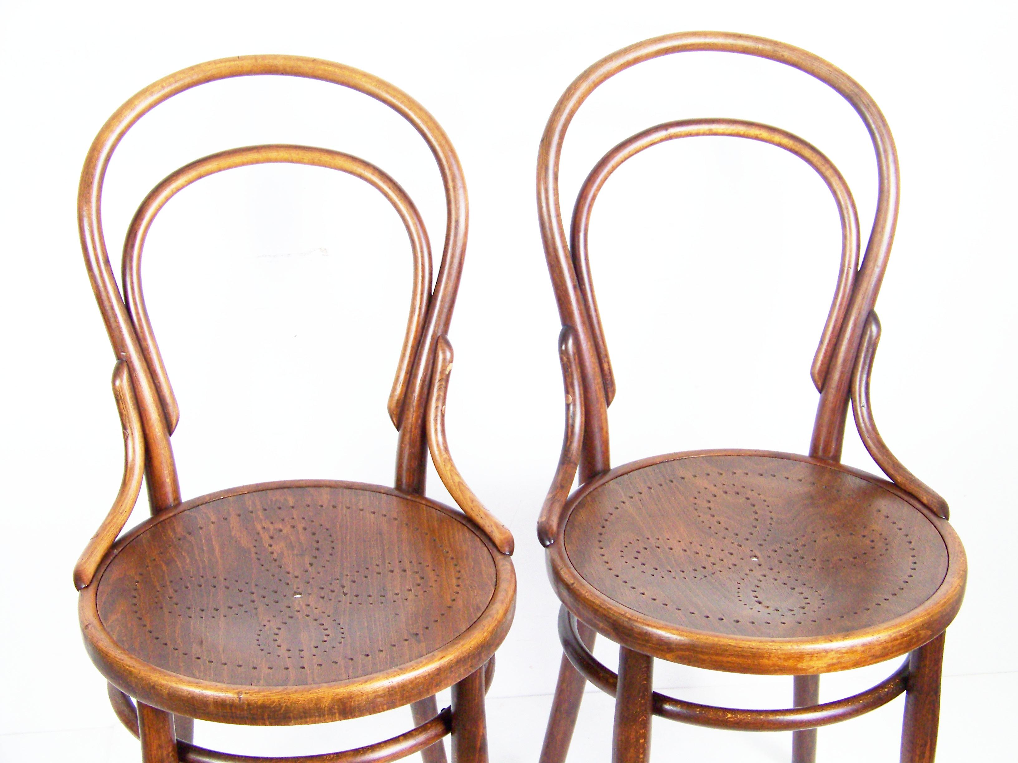 Original state with a pleasant patina of age, perfectly cleaned and re-polished with shellack.