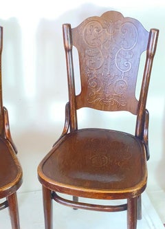 Zwei Stühle Thonet Nr.70