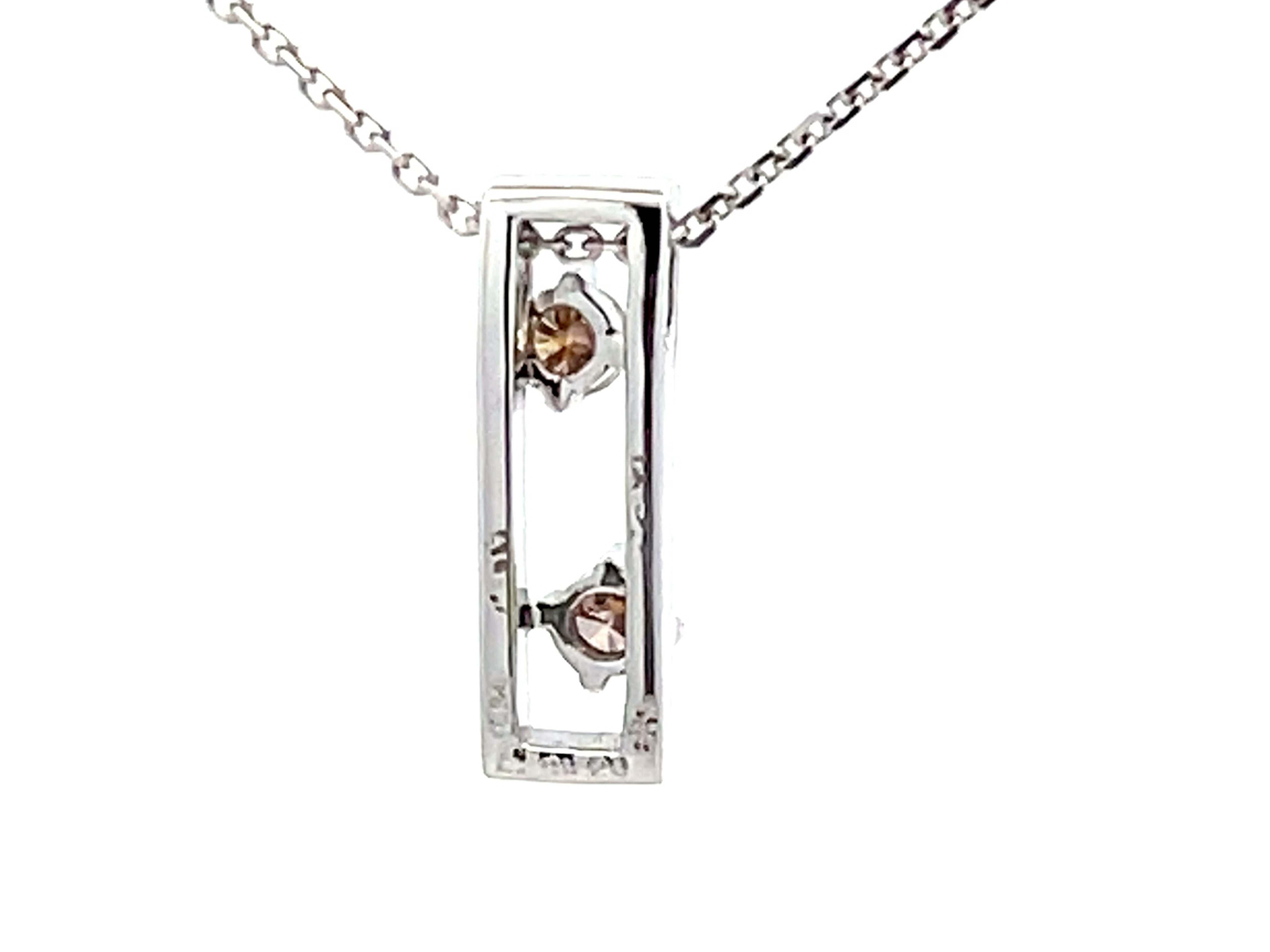 Collana con ciondolo rettangolare con due diamanti champagne in oro bianco 18 carati in vendita 1