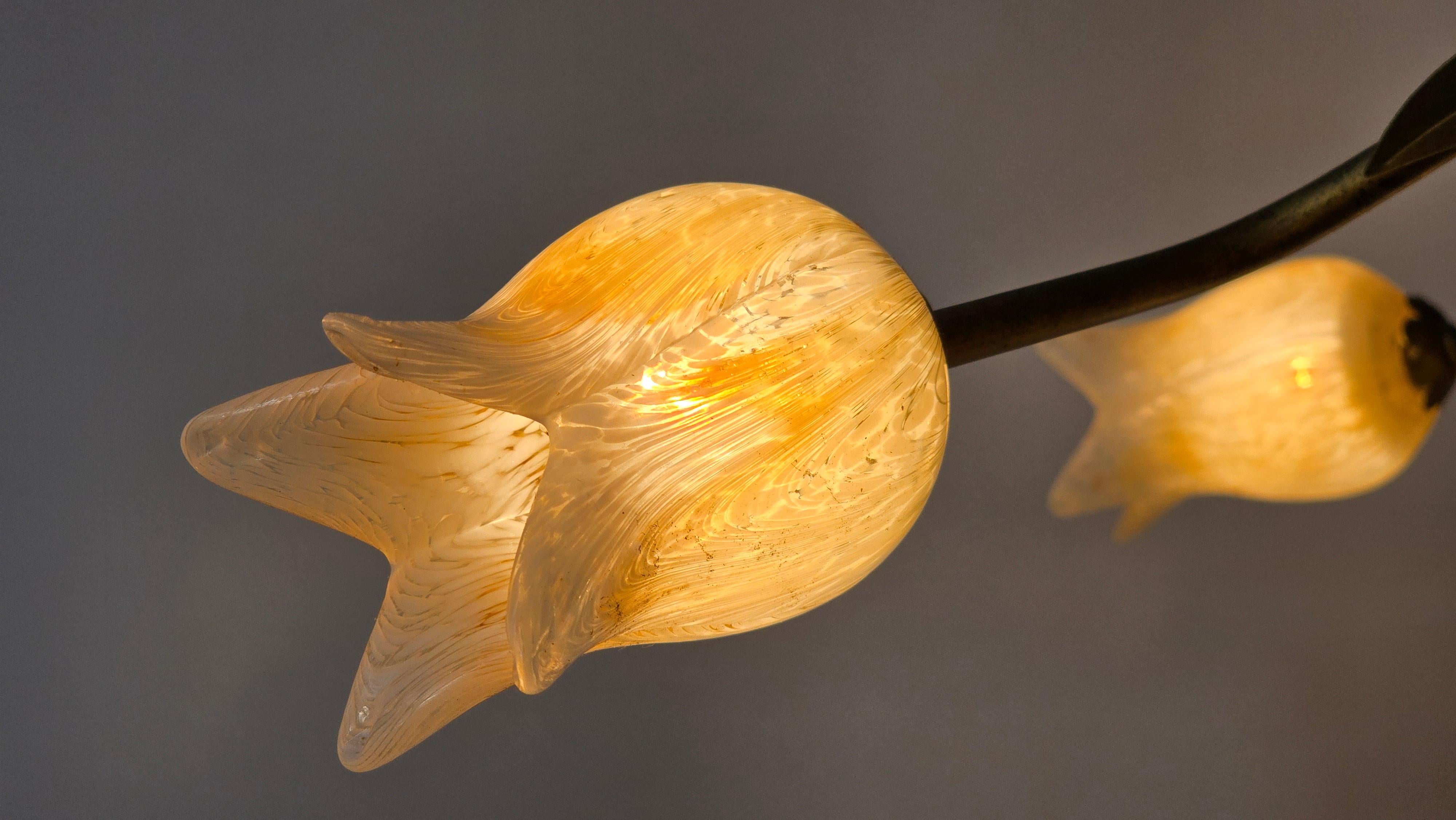 Due  Lampadario a sospensione in stile Florentine con design di tulipani in vetro in vendita 6