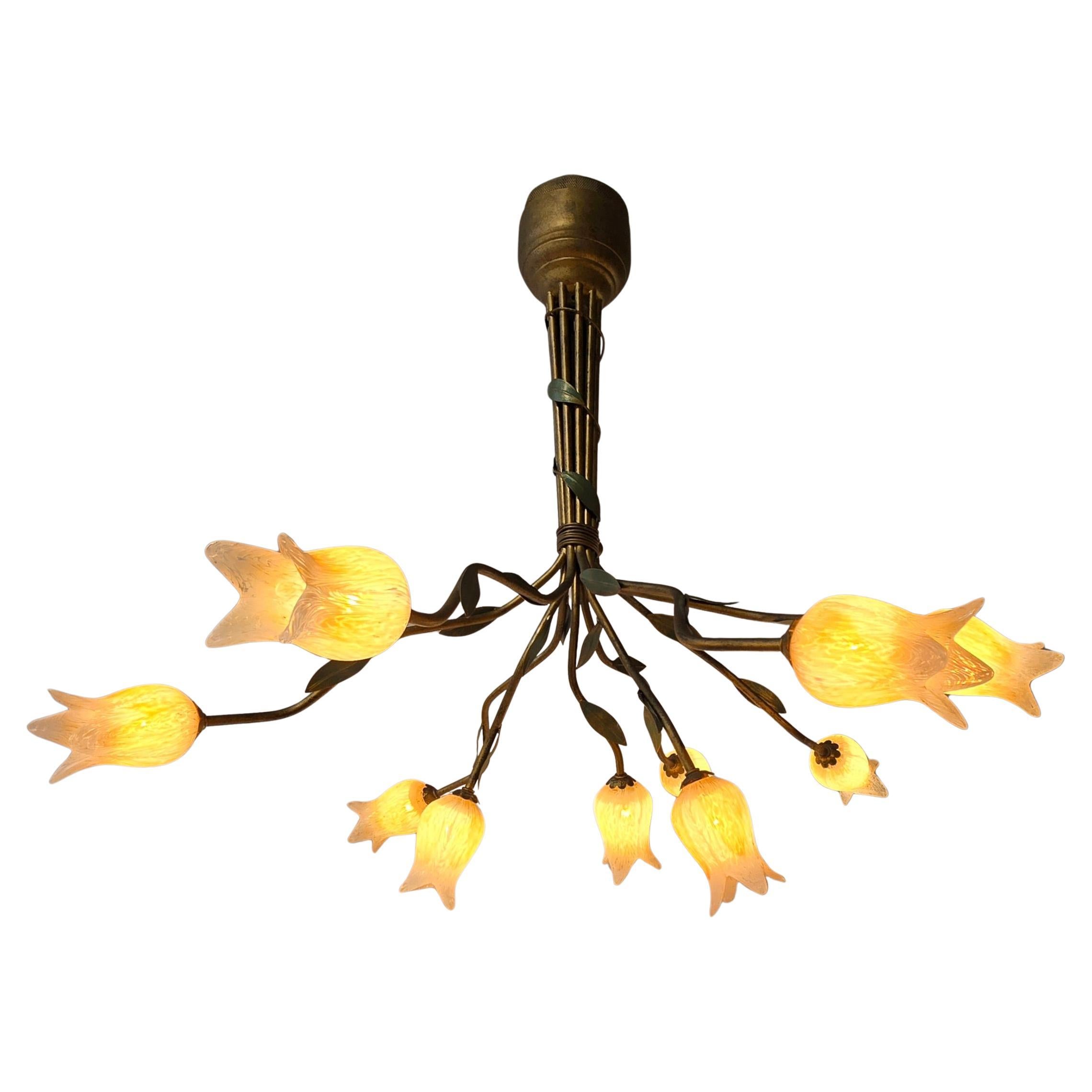 Italiano Due  Lampadario a sospensione in stile Florentine con design di tulipani in vetro in vendita