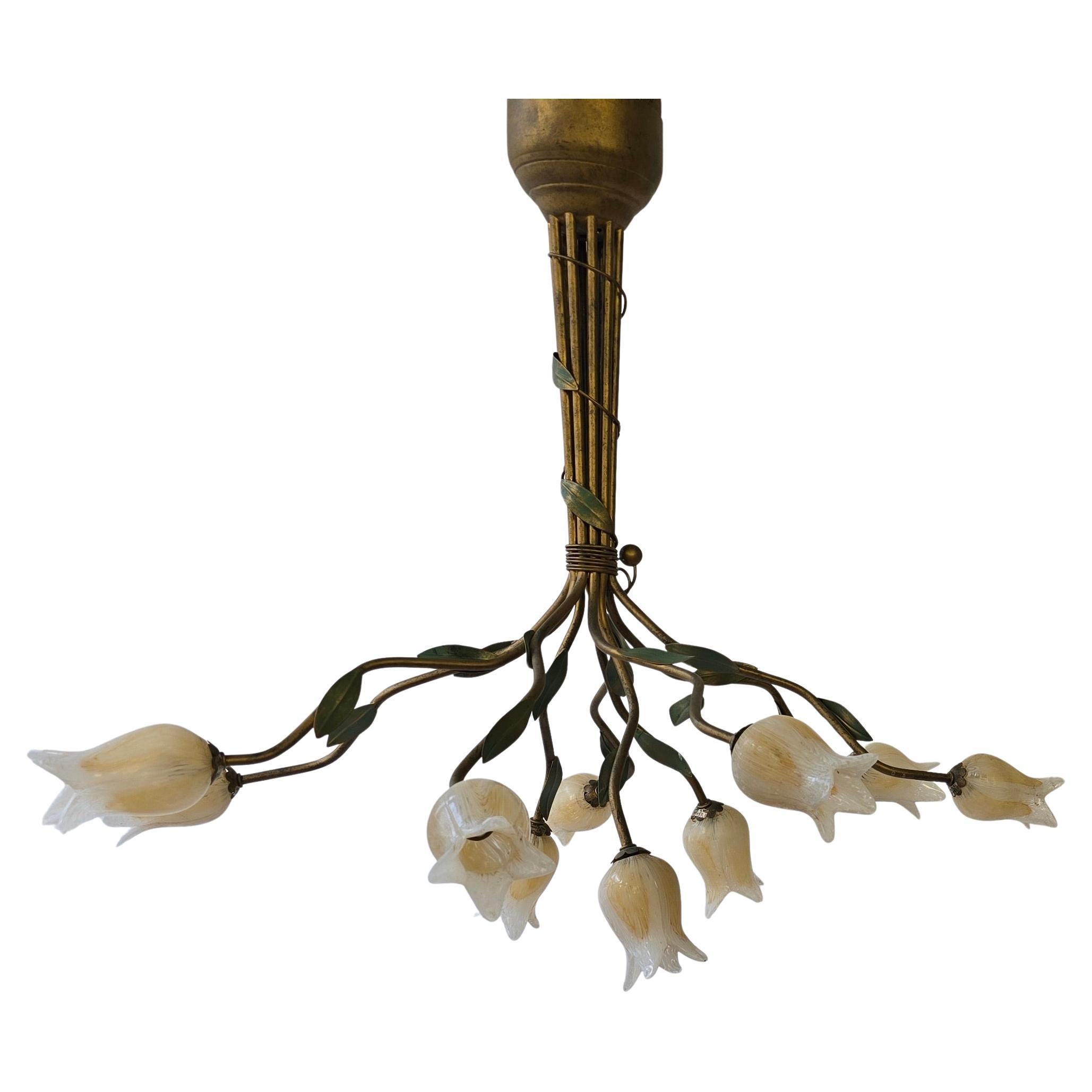 Due  Lampadario a sospensione in stile Florentine con design di tulipani in vetro In condizioni buone in vendita a Antwerp, BE