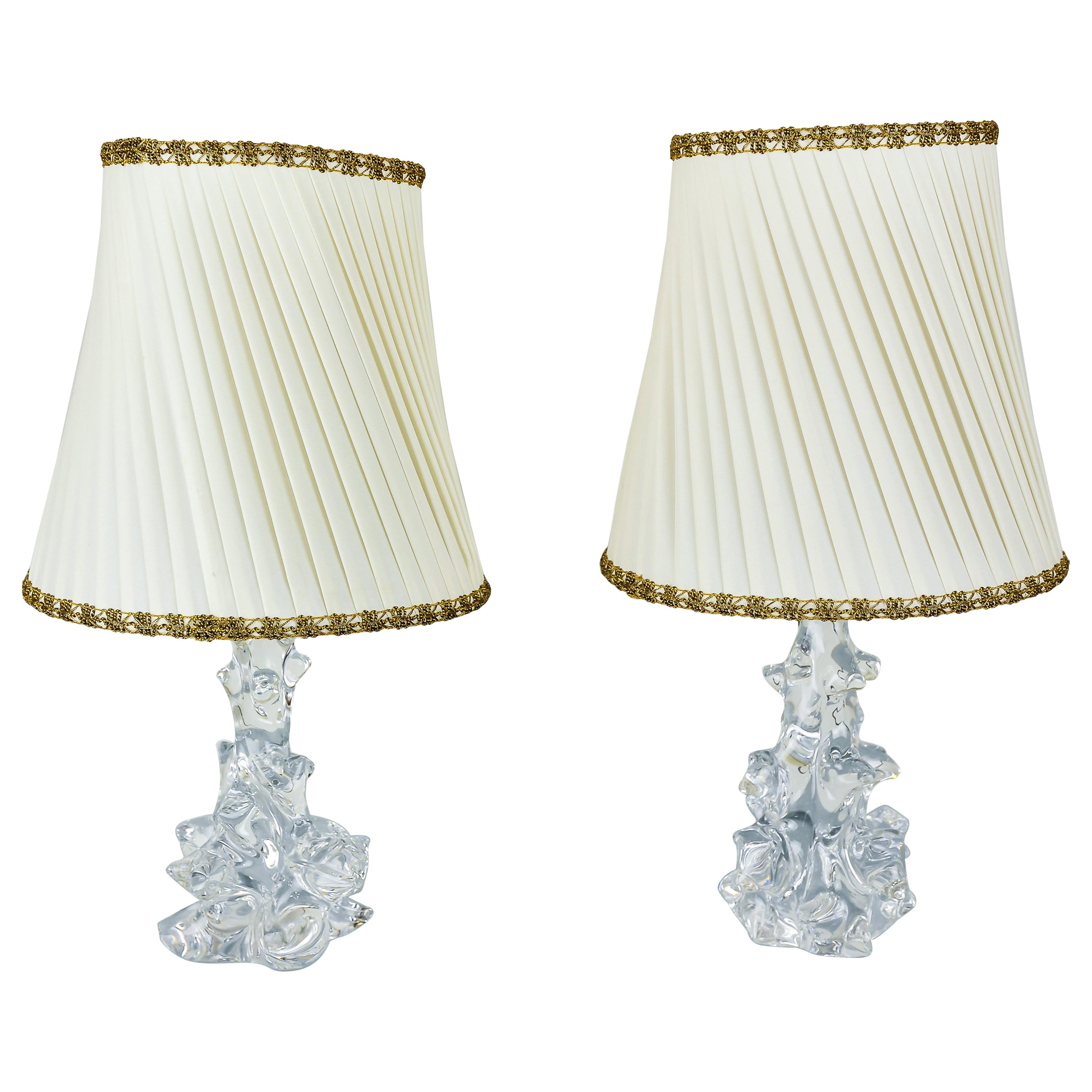 Deux lampes de bureau en verre de cristal Charles Schneider et abat-jour en tissu d'origine des années 1960 en vente
