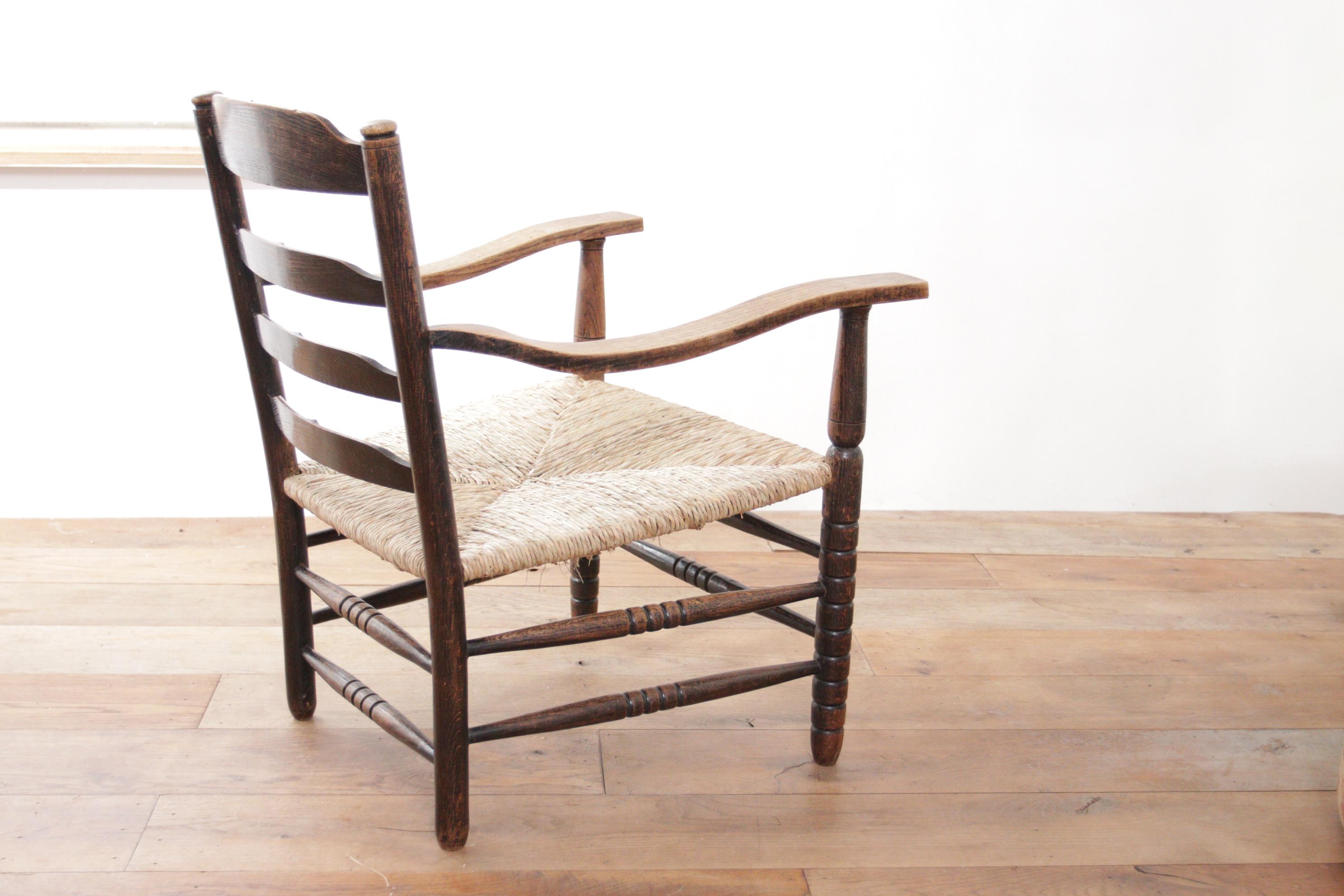 Two Charming Dutch Rural Ladder Back Oak Rush Seat Armchairs 1920's For Sale 5