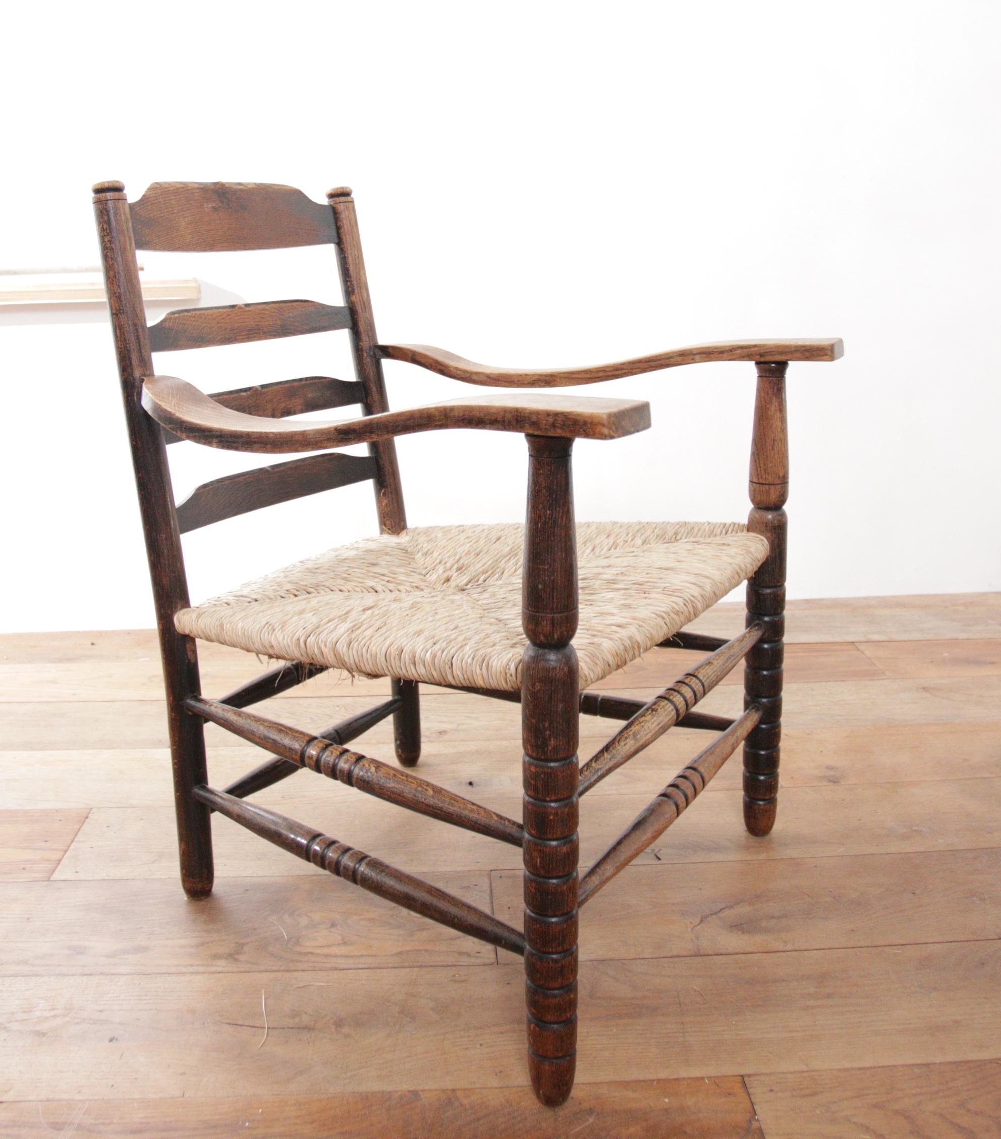 Two Charming Dutch Rural Ladder Back Oak Rush Seat Armchairs 1920's For Sale 9