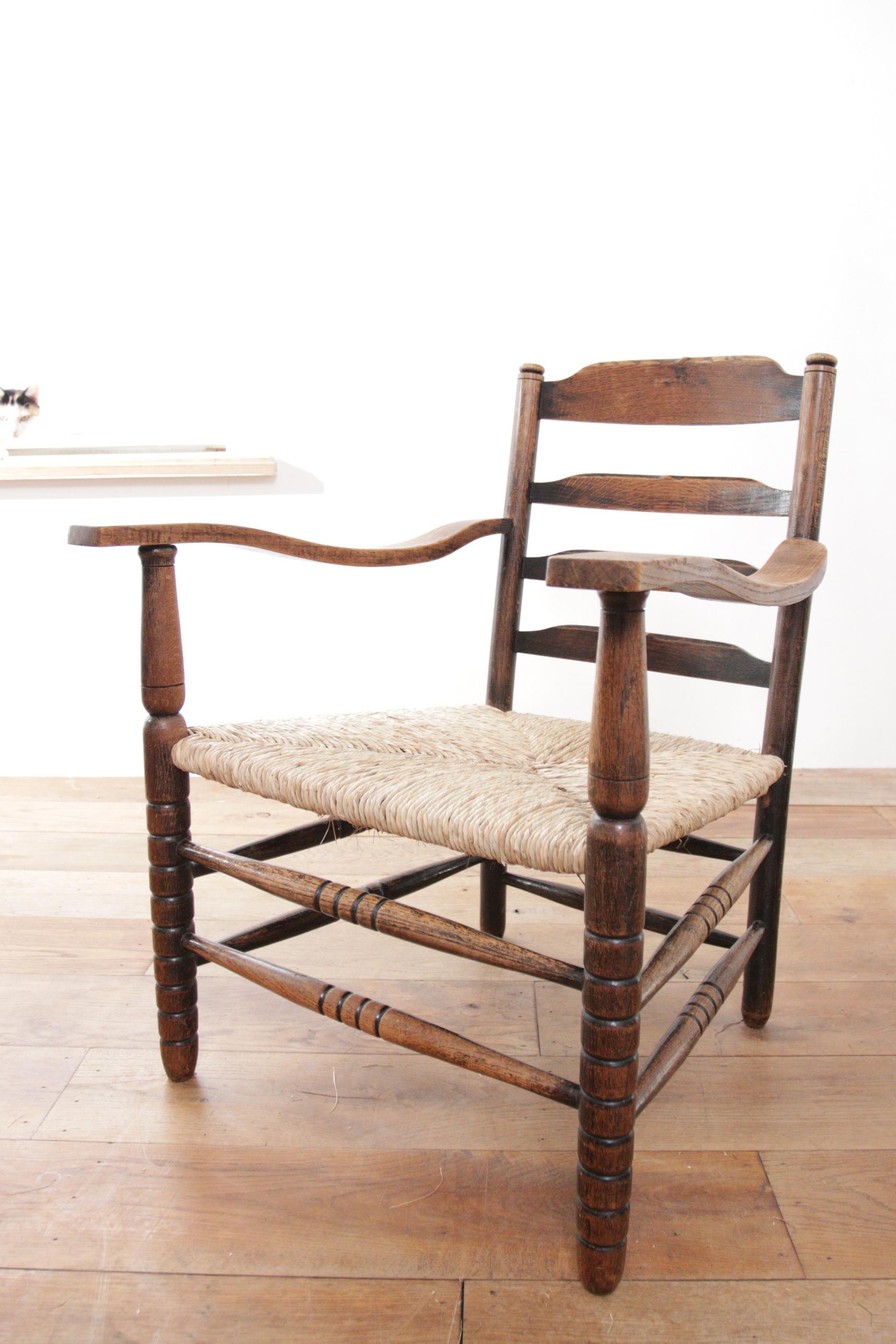 Two Charming Dutch Rural Ladder Back Oak Rush Seat Armchairs 1920's For Sale 11