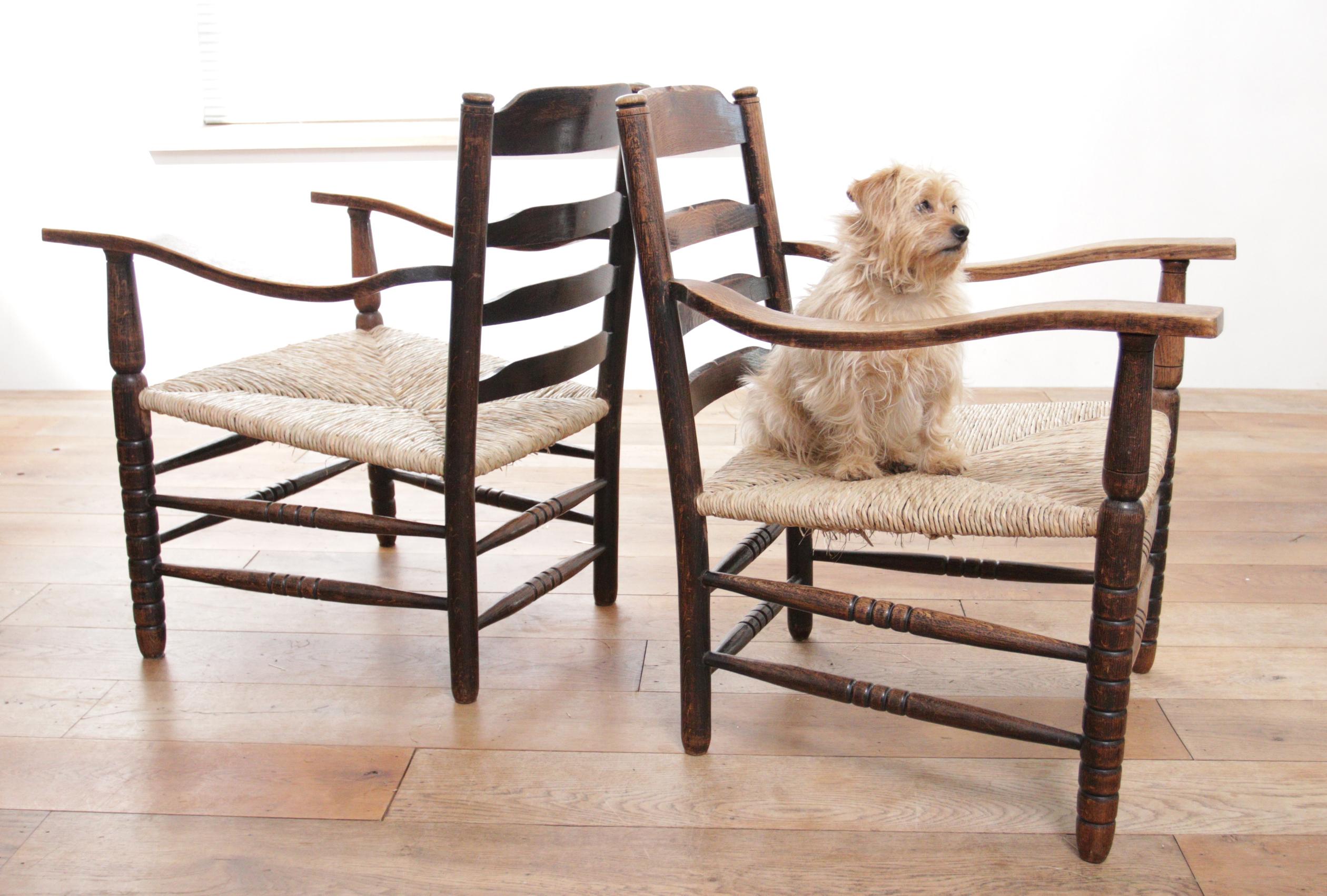 Two Charming Dutch Rural Ladder Back Oak Rush Seat Armchairs 1920's In Good Condition For Sale In Boven Leeuwen, NL