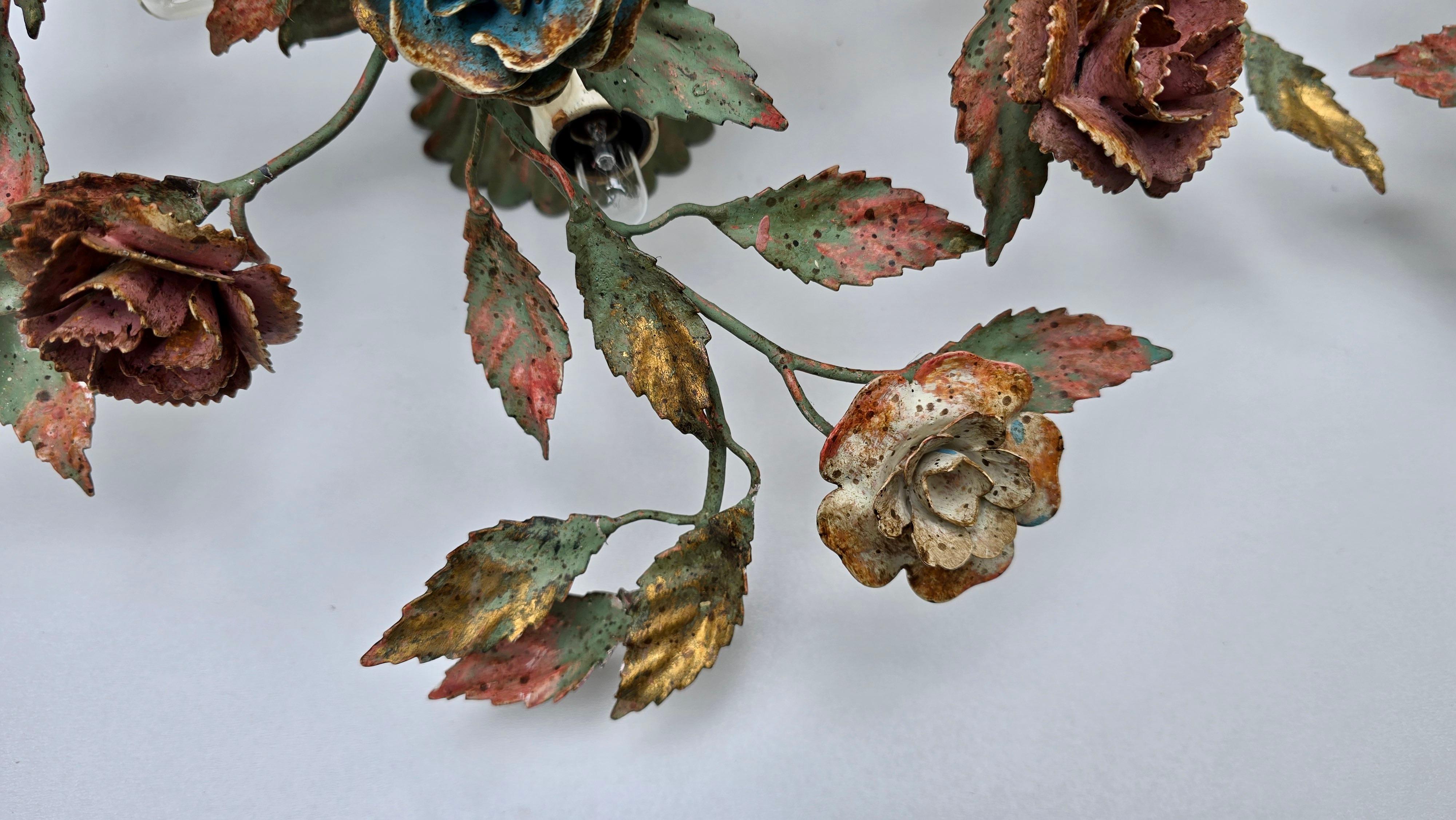 Deux charmants luminaires encastrés floraux italiens en vente 4