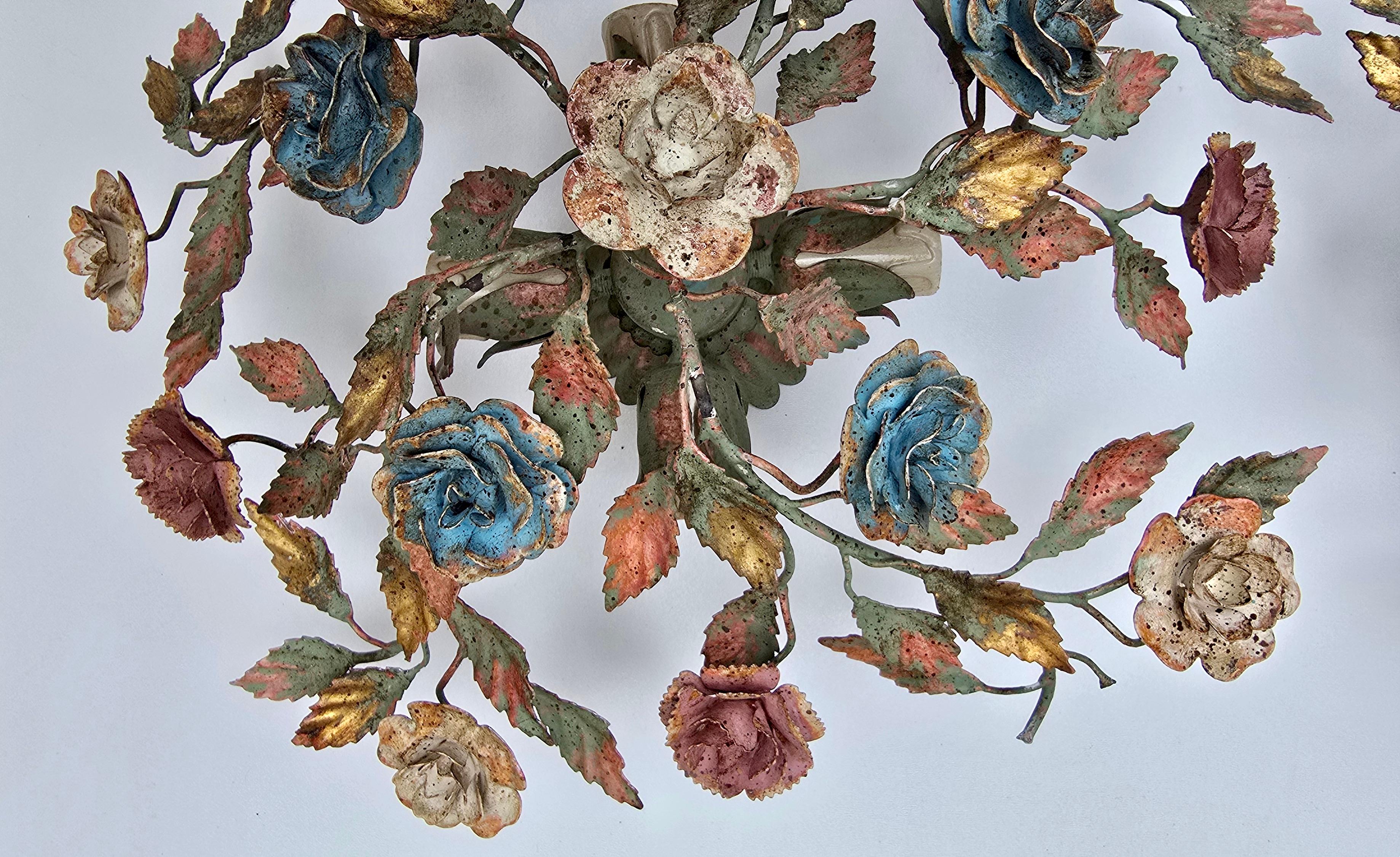Deux charmants luminaires encastrés floraux italiens en vente 6