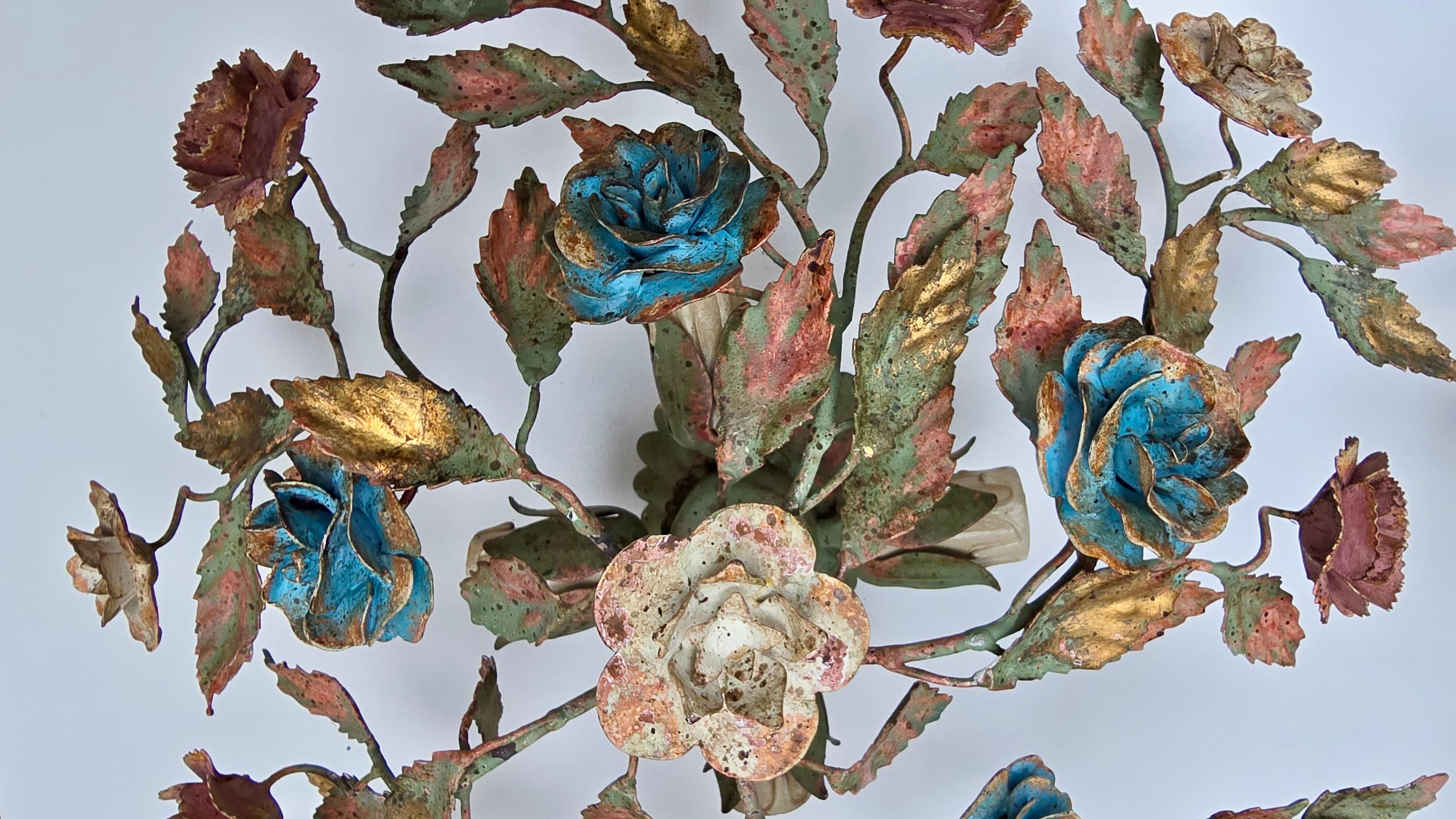 Deux charmants luminaires encastrés floraux italiens en vente 7