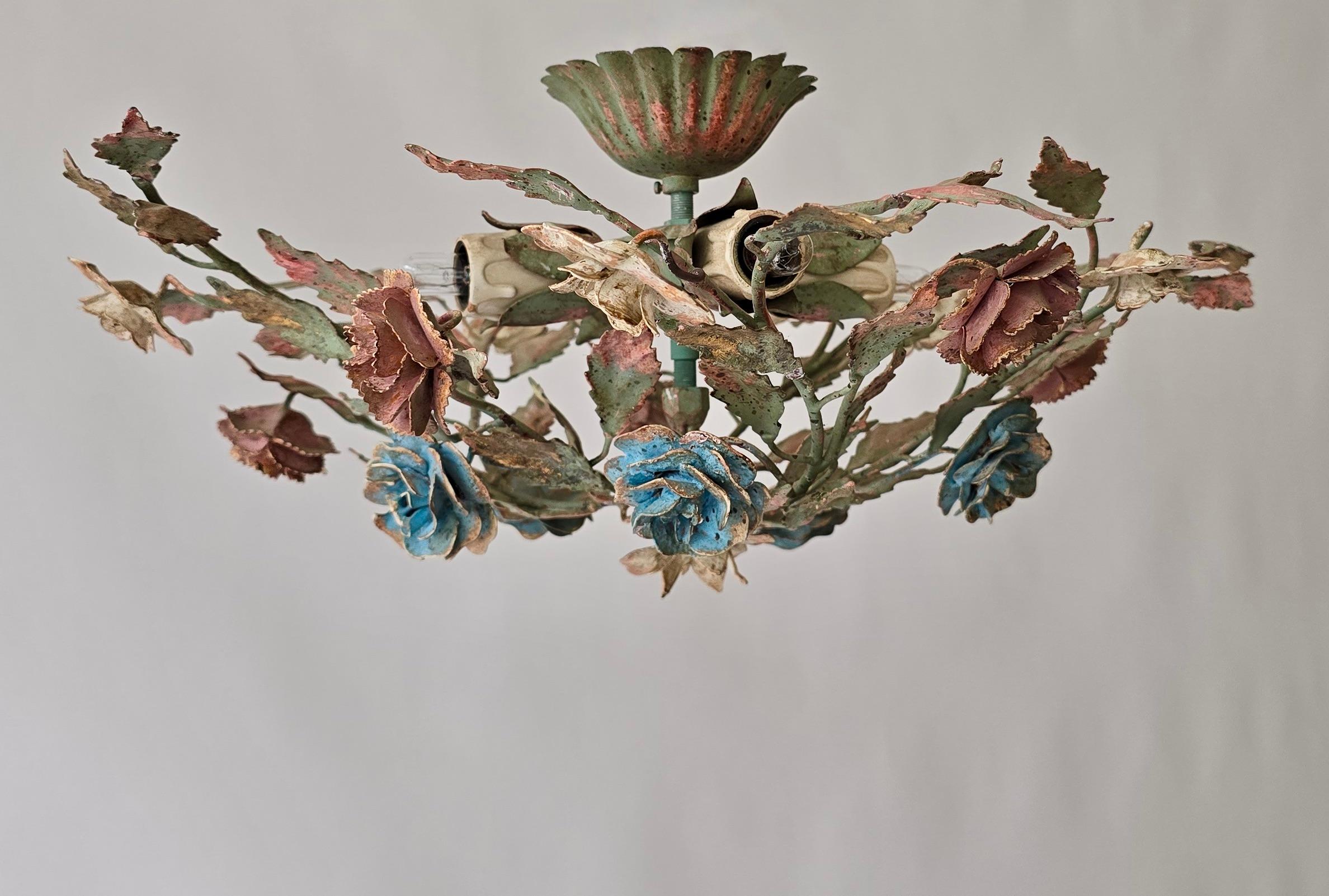 Peint Deux charmants luminaires encastrés floraux italiens en vente