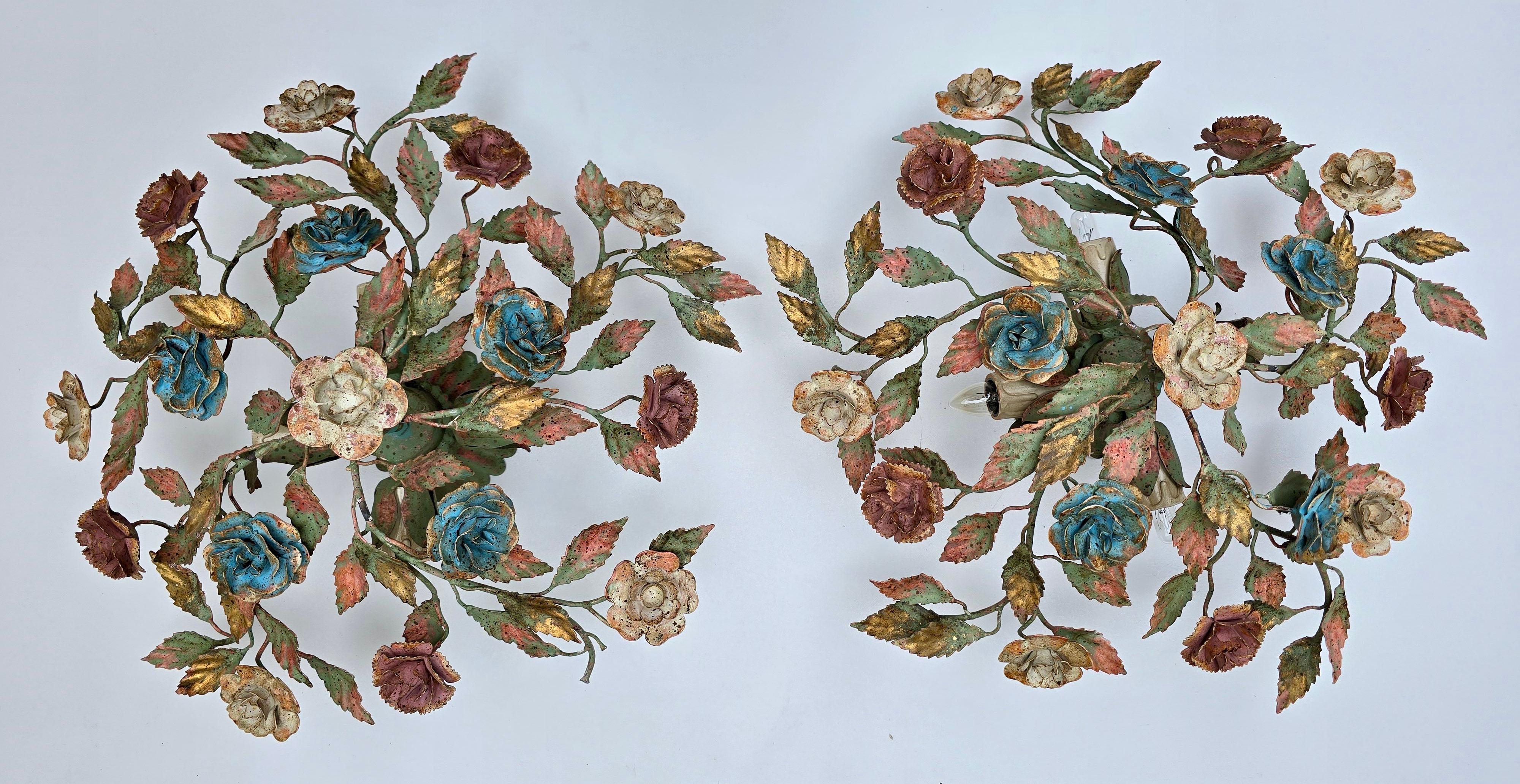 Deux charmants luminaires encastrés floraux italiens en vente 1