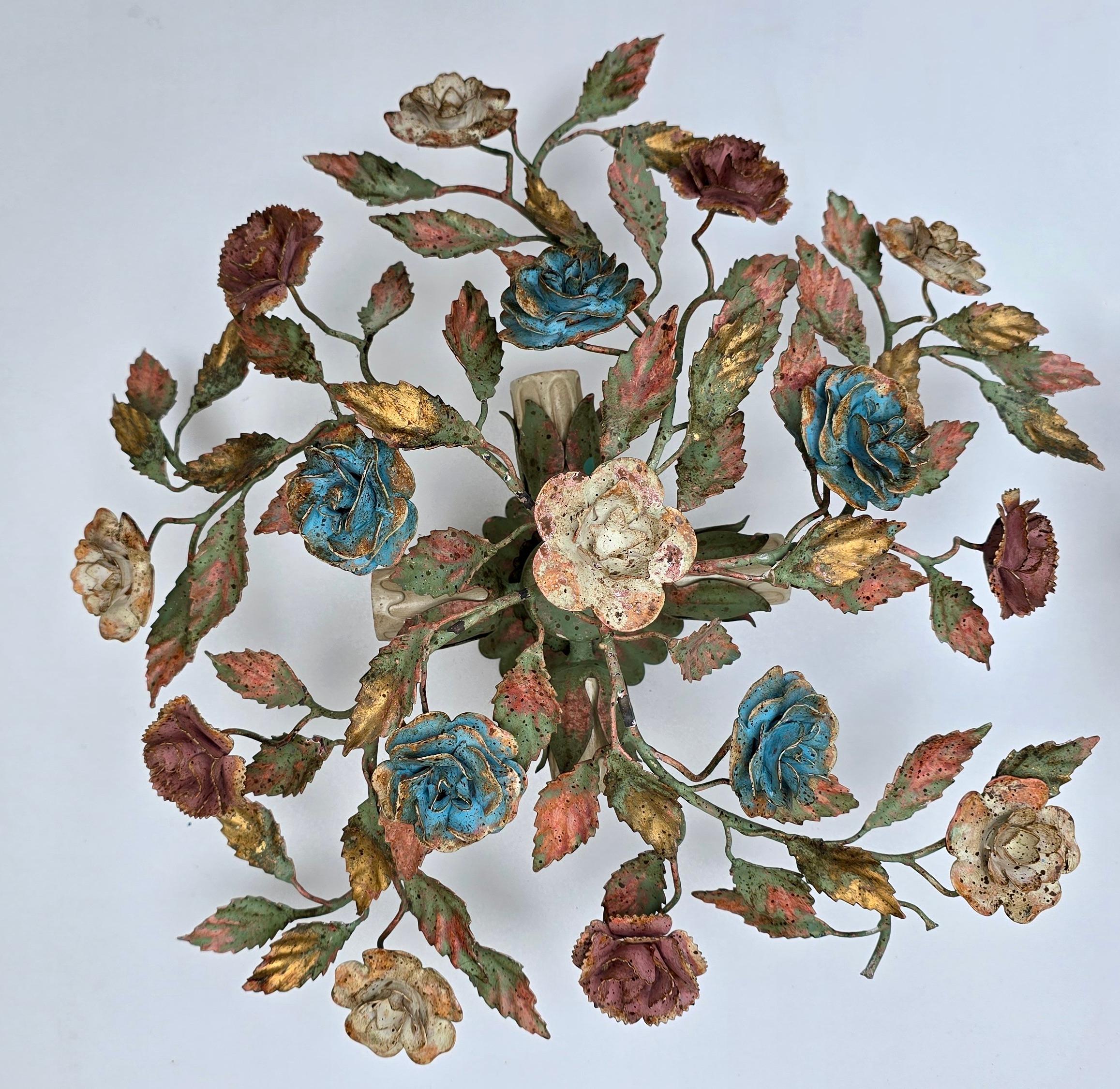 Deux charmants luminaires encastrés floraux italiens en vente 2