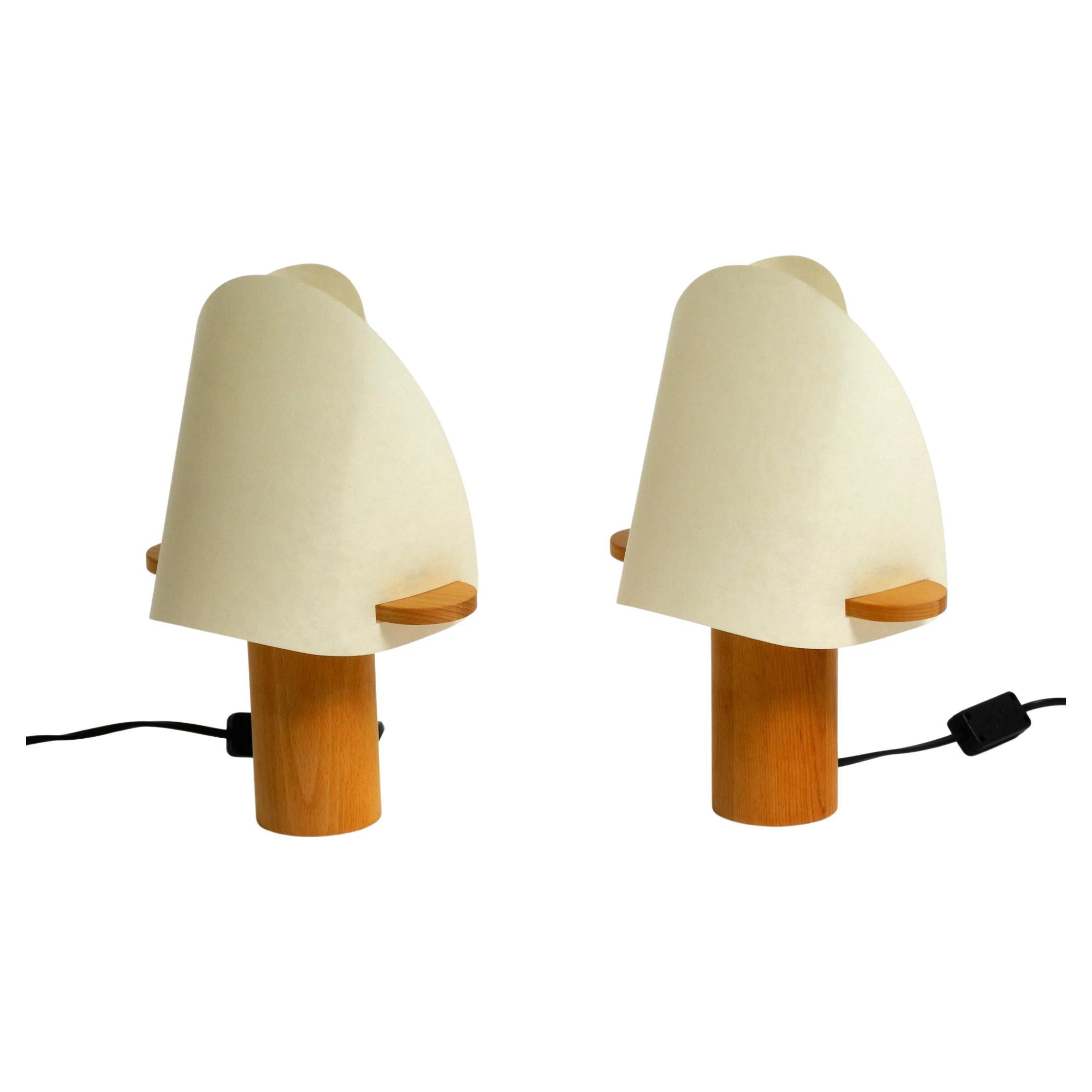 Deux charmantes lampes de bureau minimalistes en chêne avec abat-jours lustrés par Domus  1980s